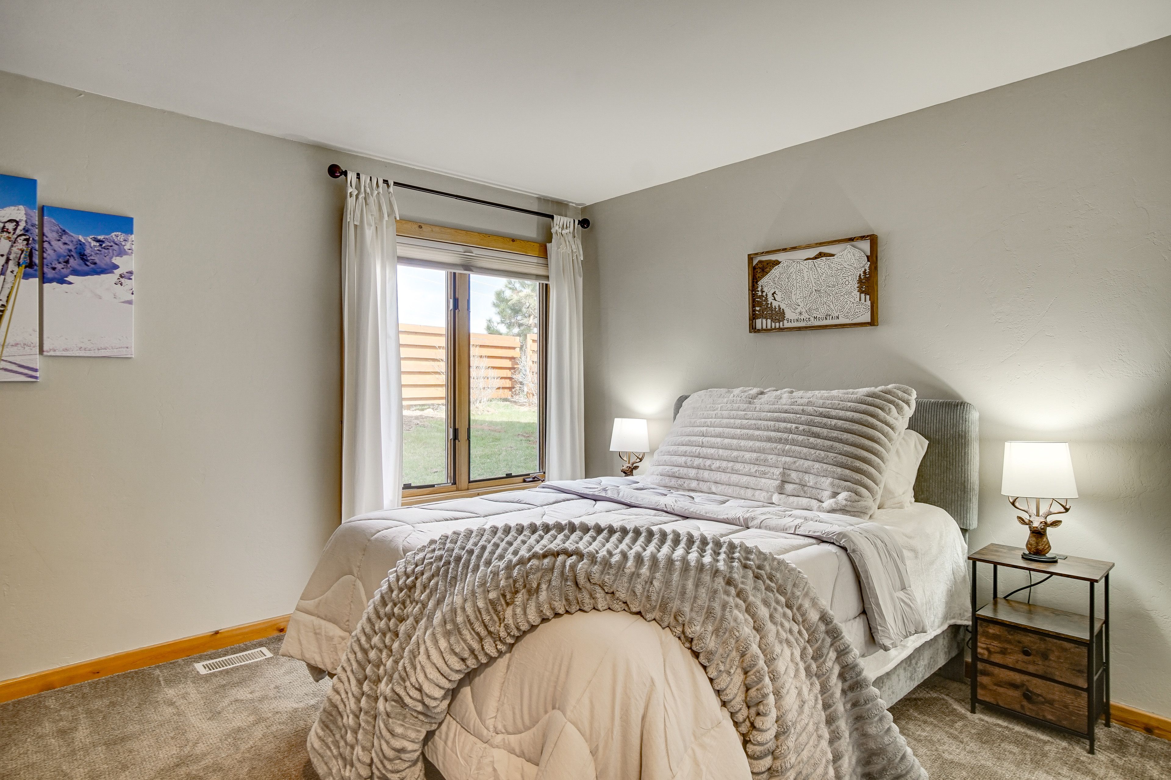Bedroom 2 | 1st Floor | Queen Bed