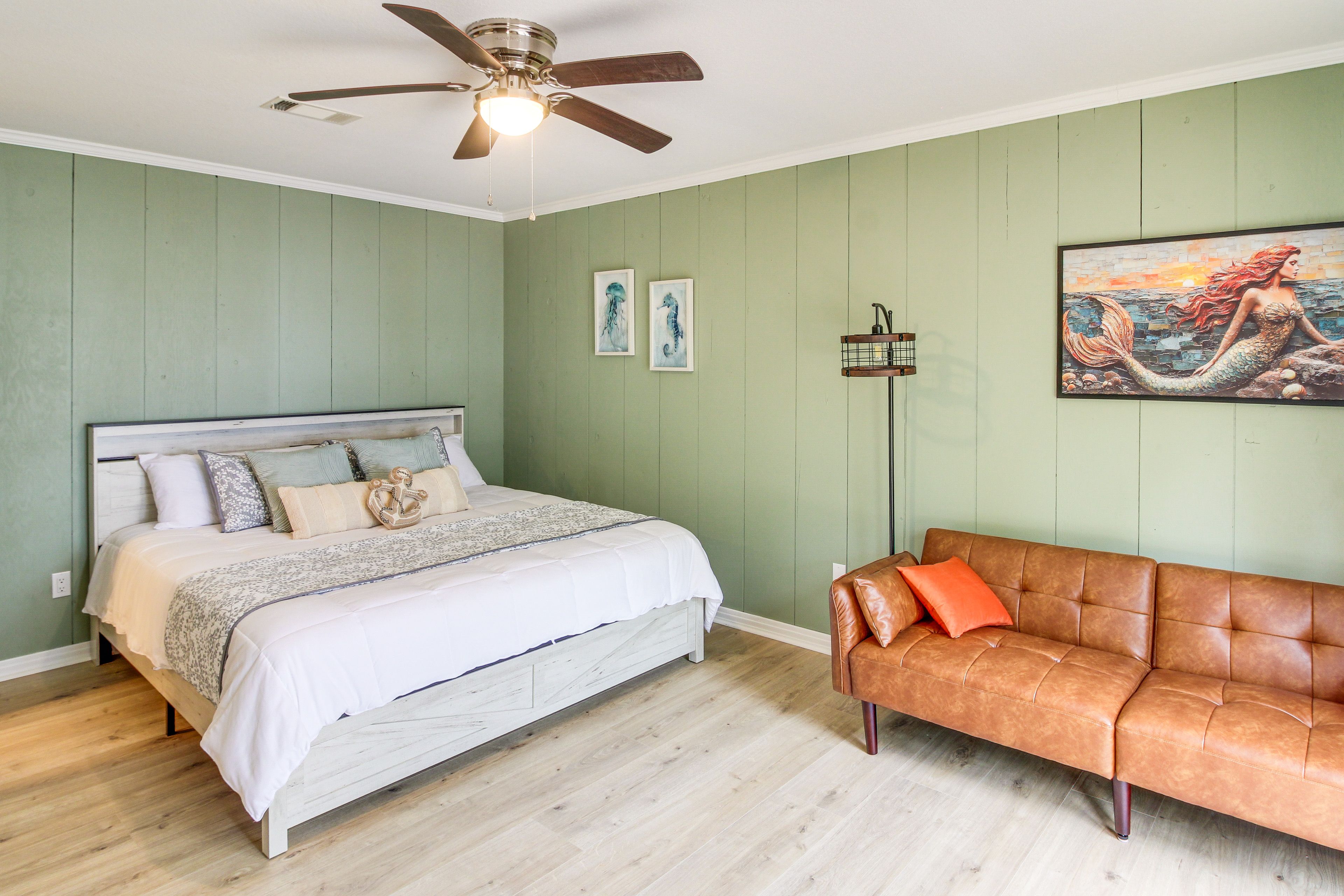 Bedroom 1 | King Bed | Futon