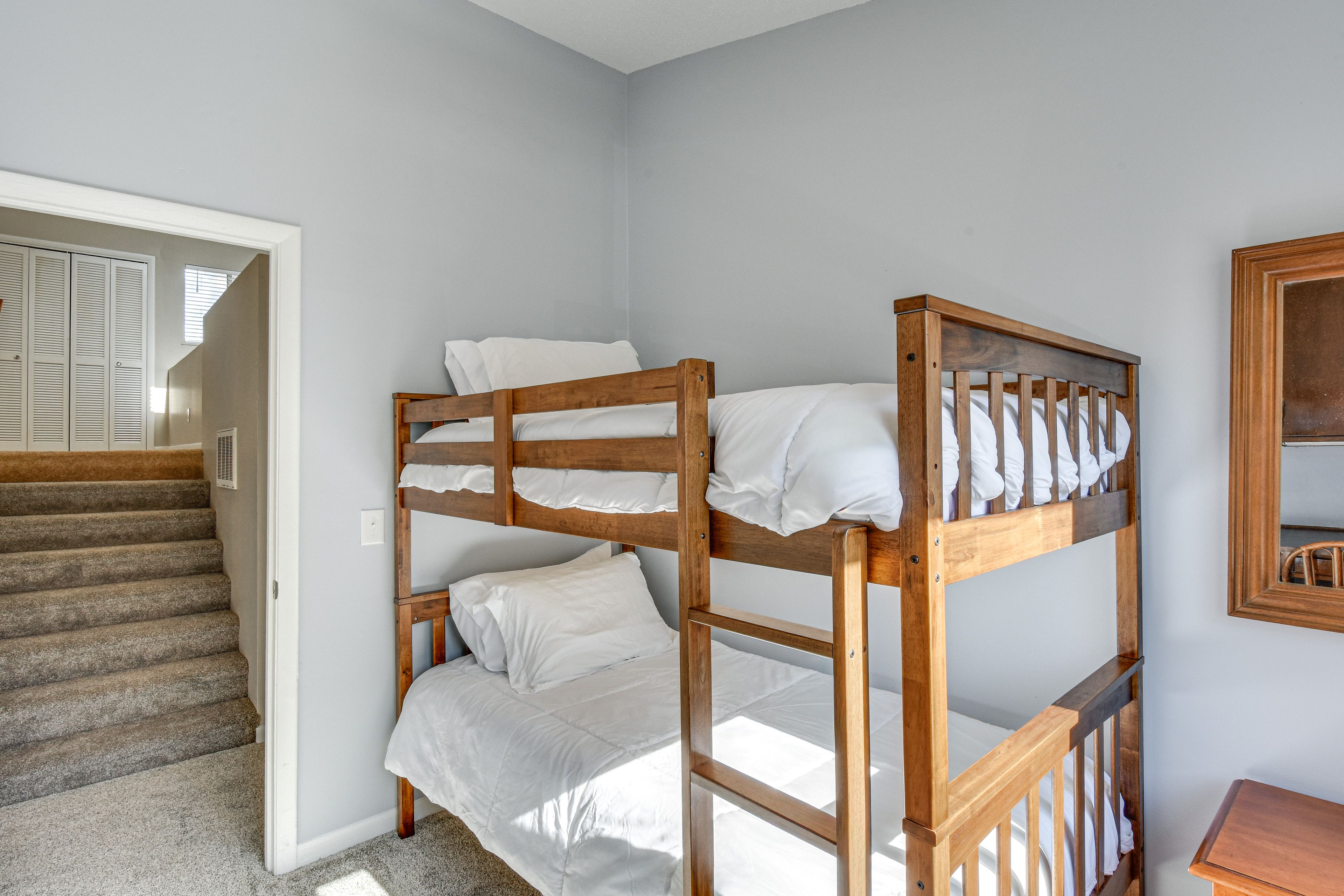 Bedroom 3 | Twin Bunk Bed | Desk