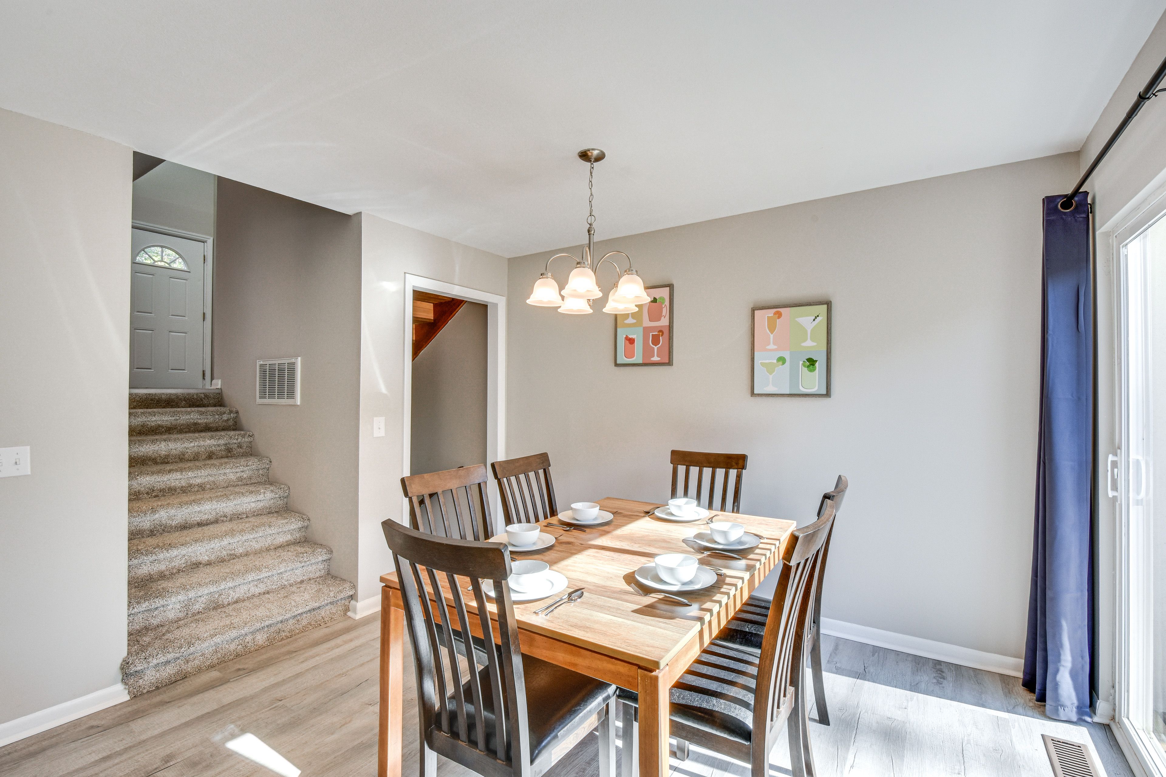 Dining Area | Dishes & Flatware Provided