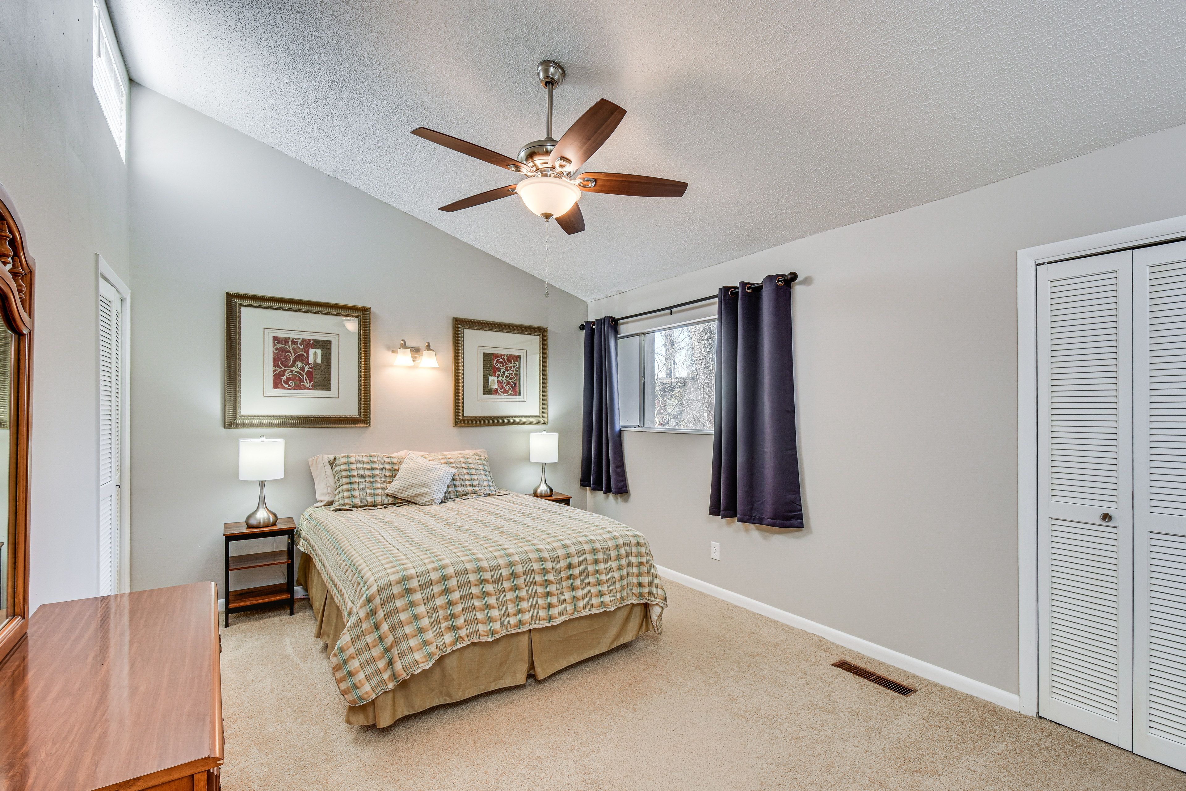 Bedroom 2 (Loft) | Queen Bed