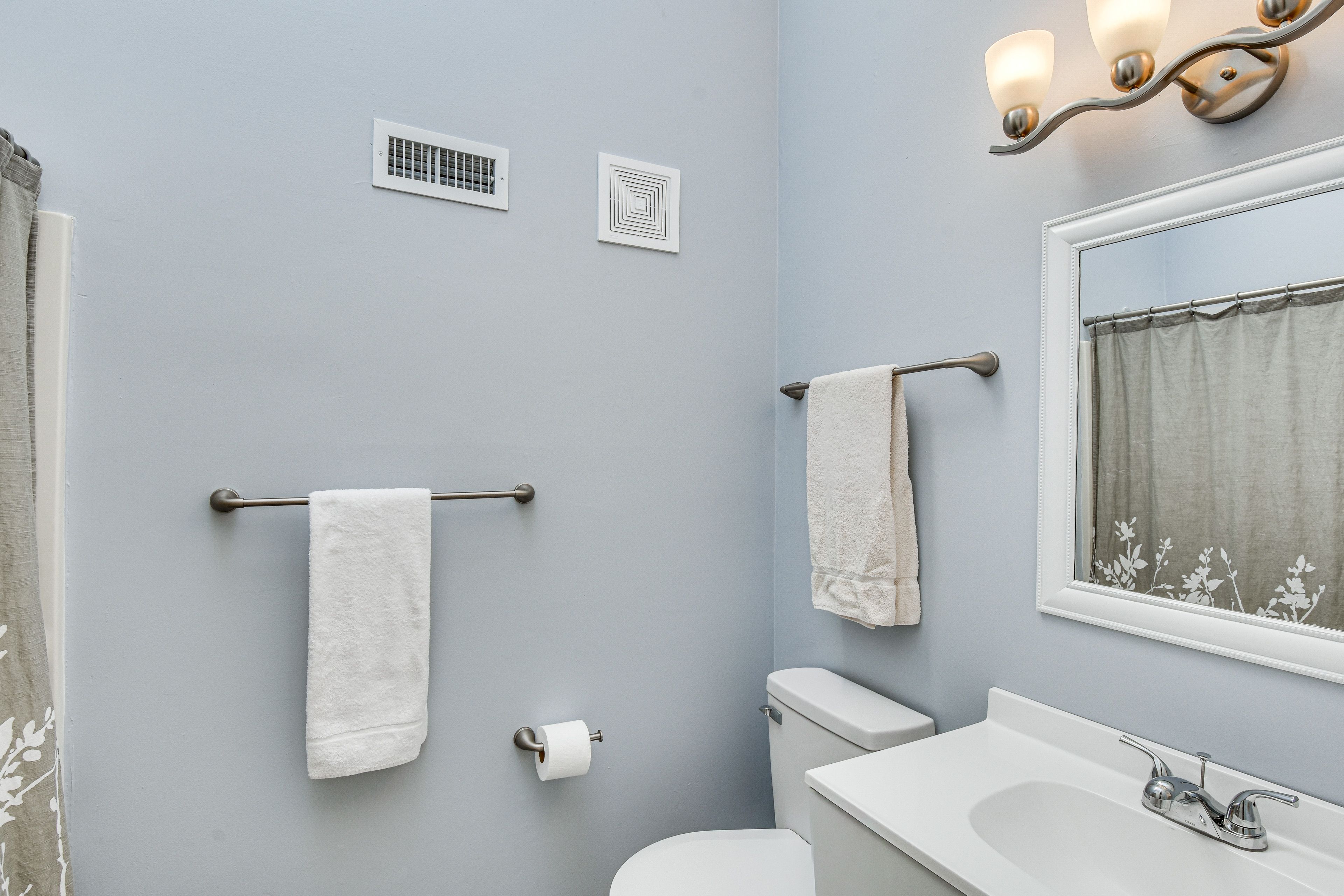 Full Bathroom | Towels & Linens Provided