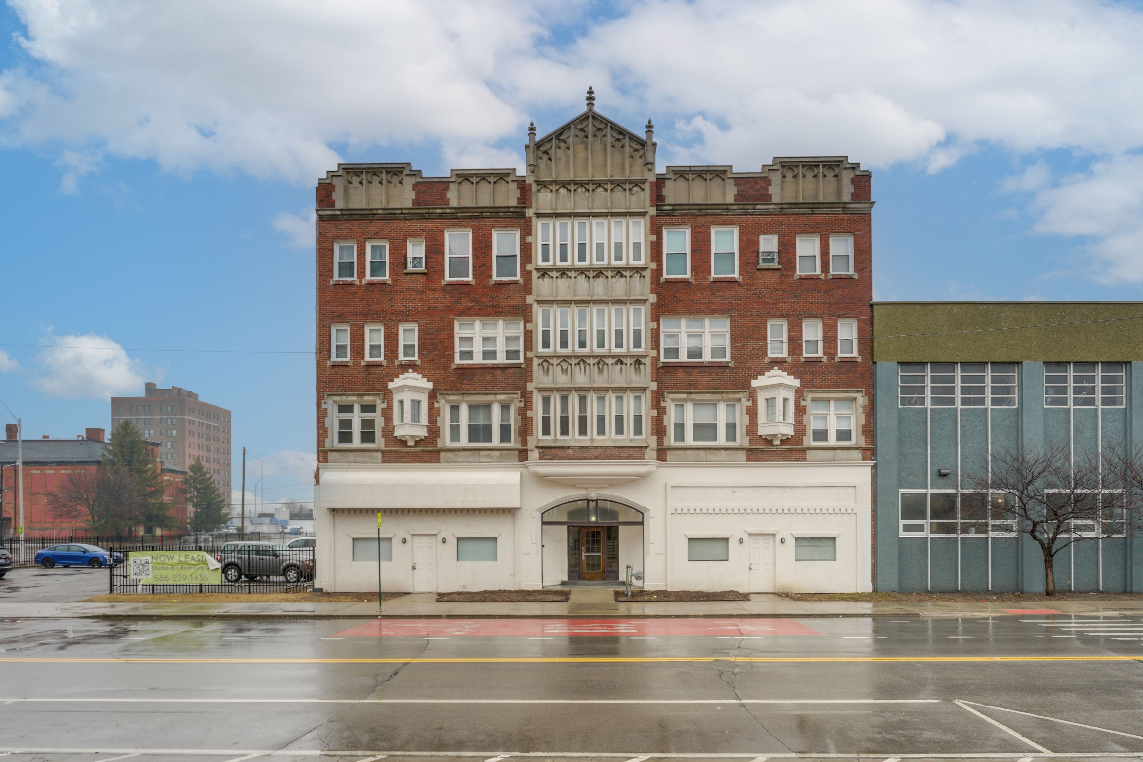 Street Parking Available Nearby