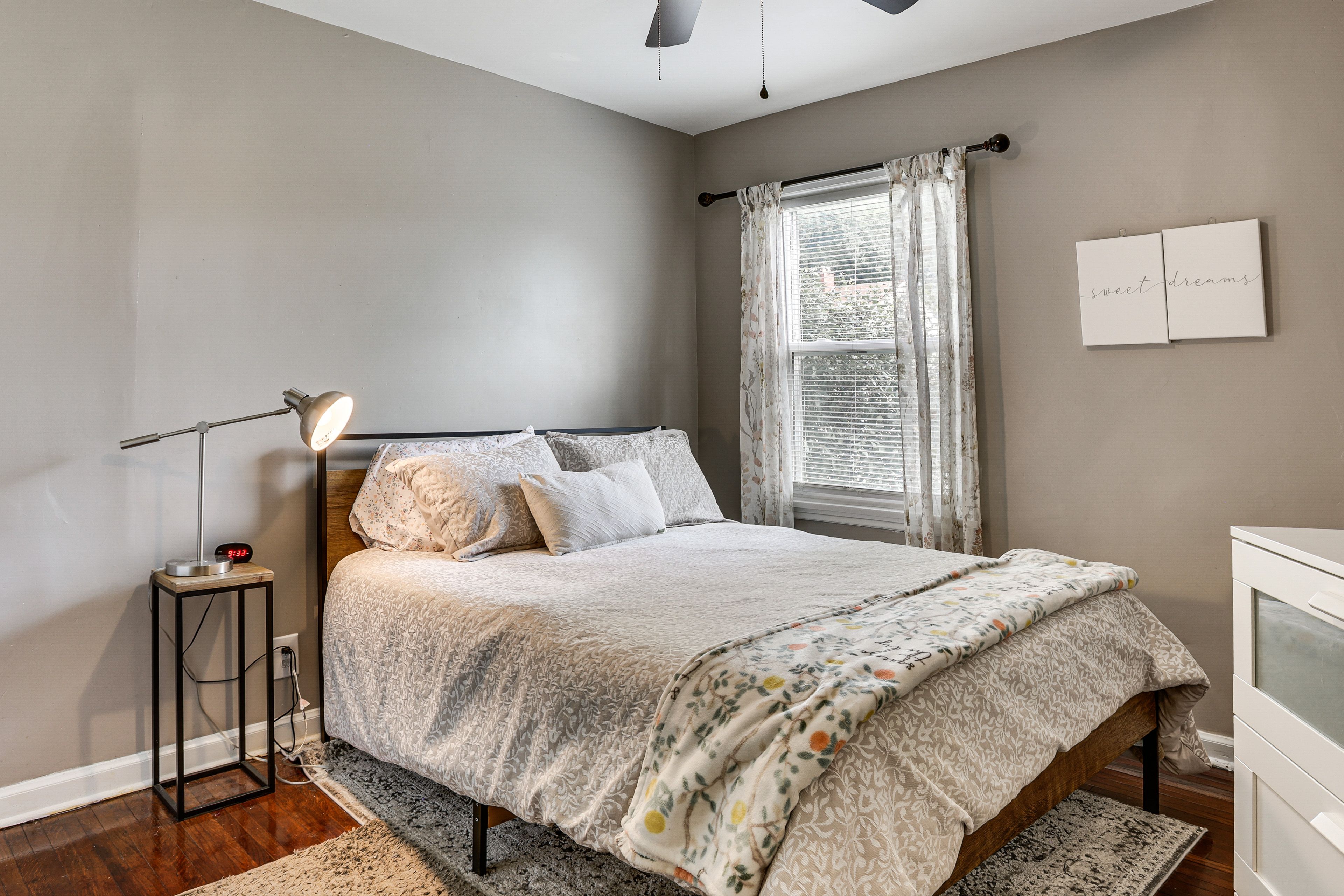 Bedroom 1 | Queen Bed
