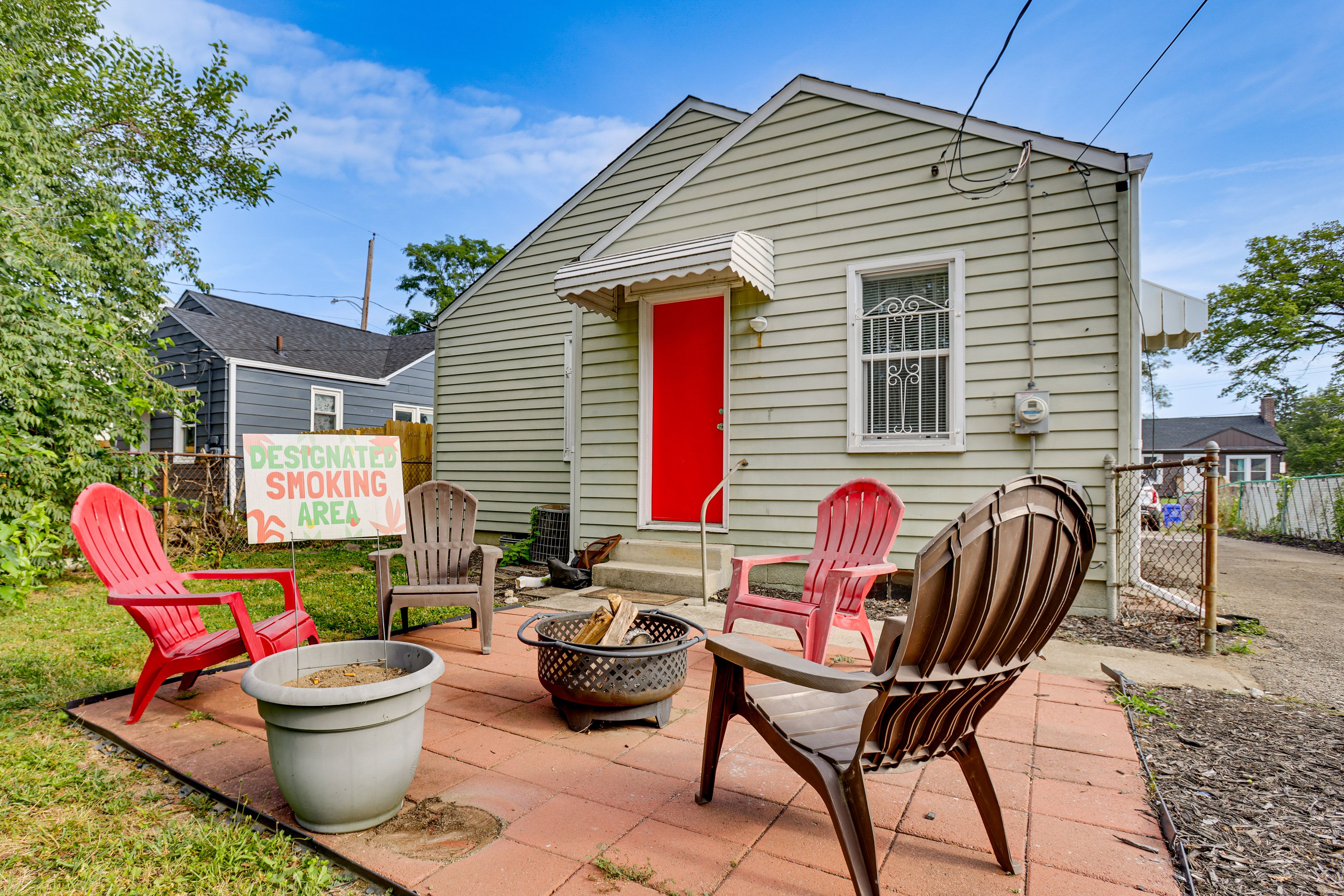 Furnished Patio | Fire Pit | Fenced Backyard