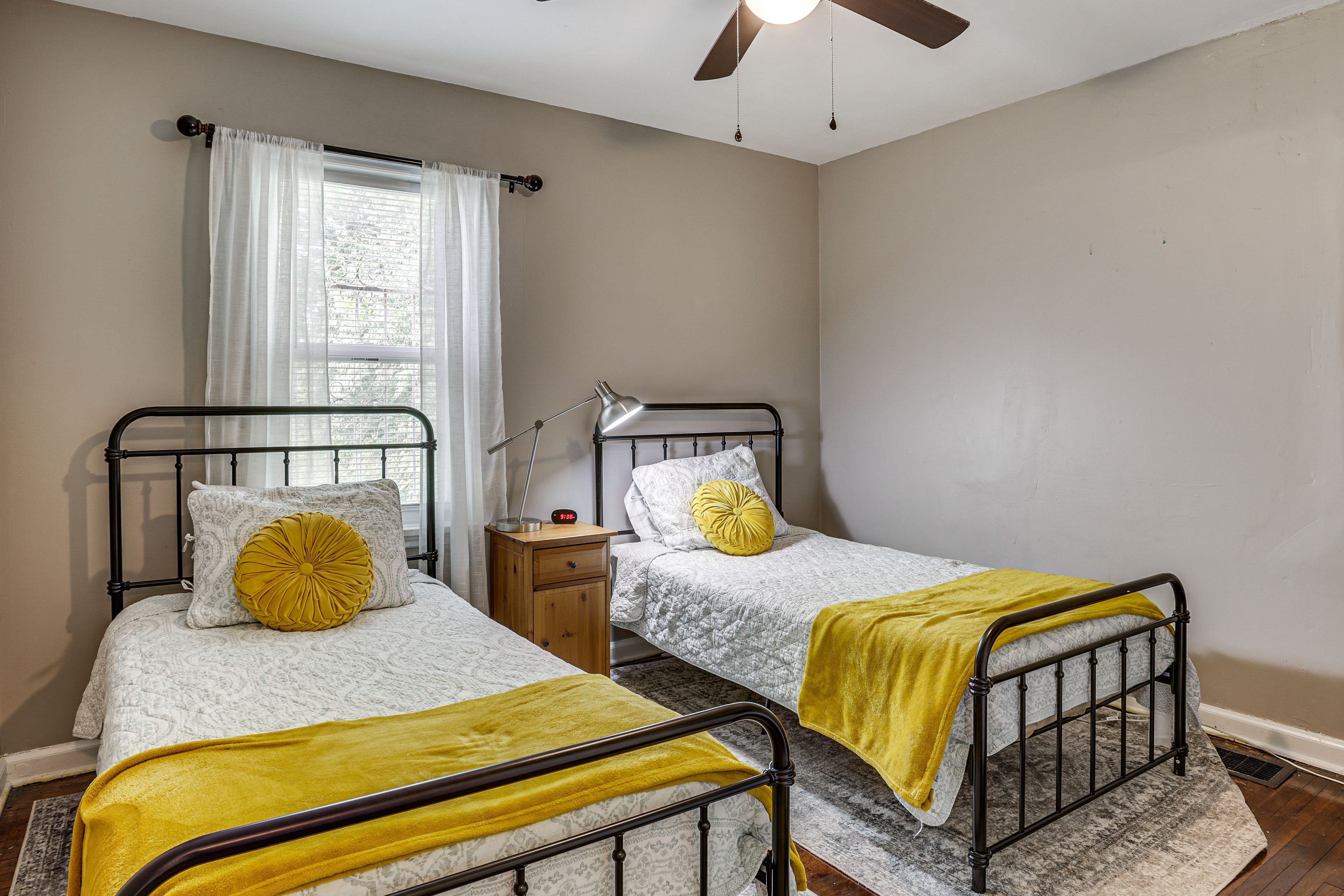 Bedroom 2 | 2 Twin Beds