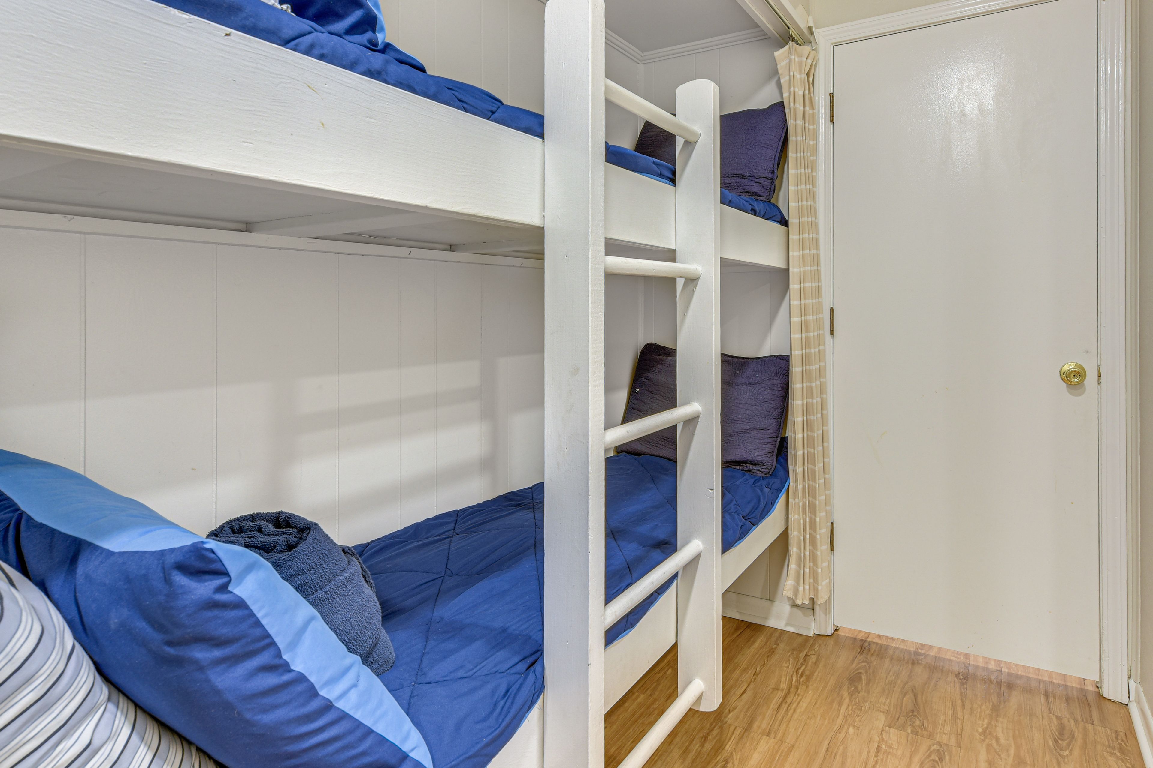 Sleeping Nook | Twin Bunk Bed