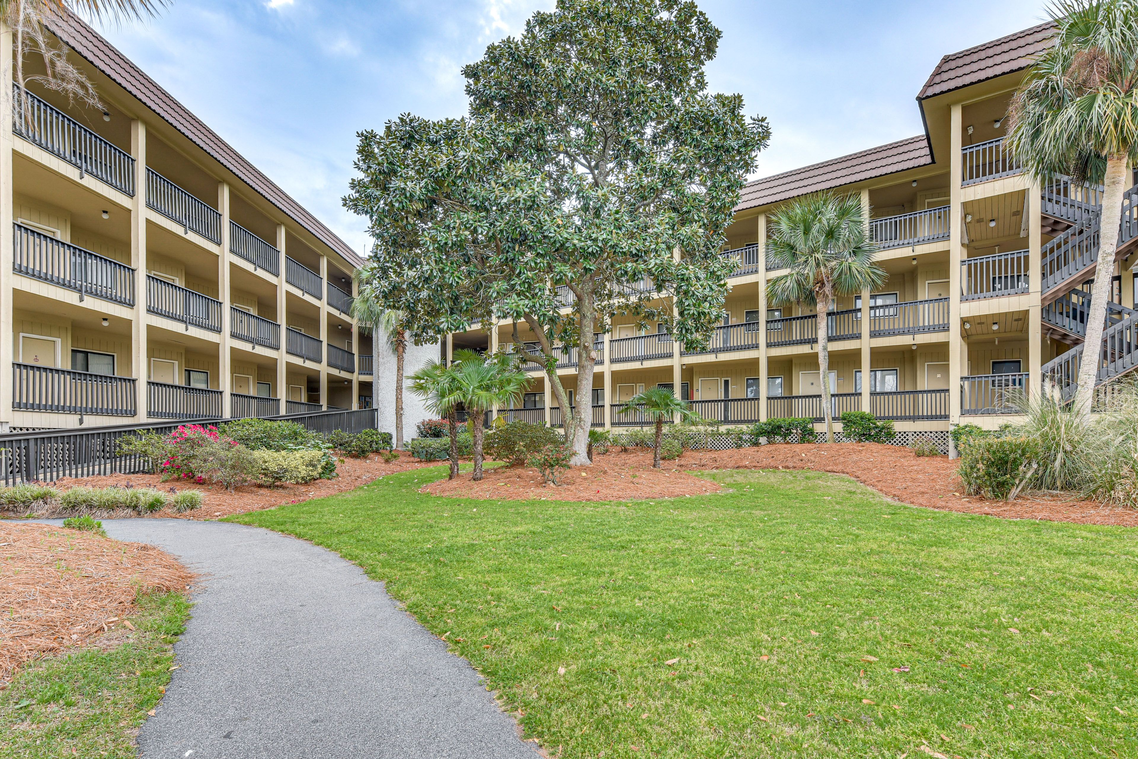 Open Community Lot | 2 Vehicles