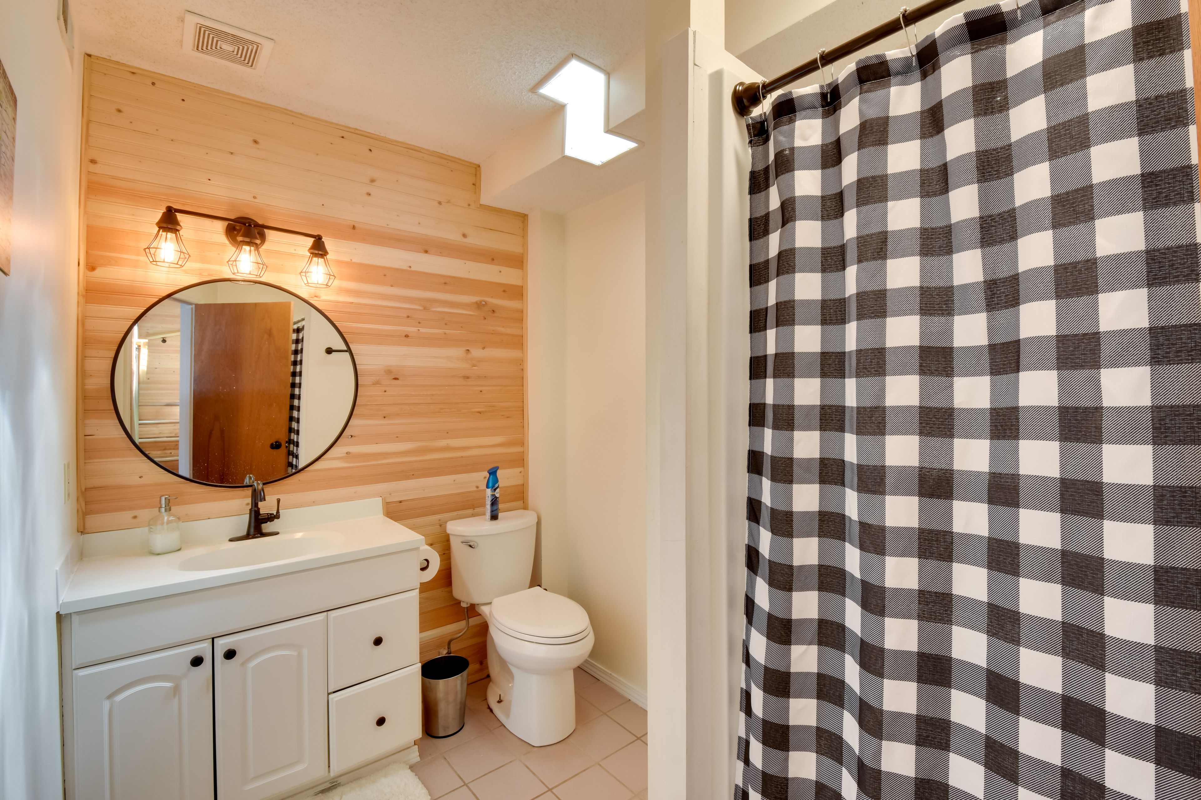 Full Bathroom | Lower Level