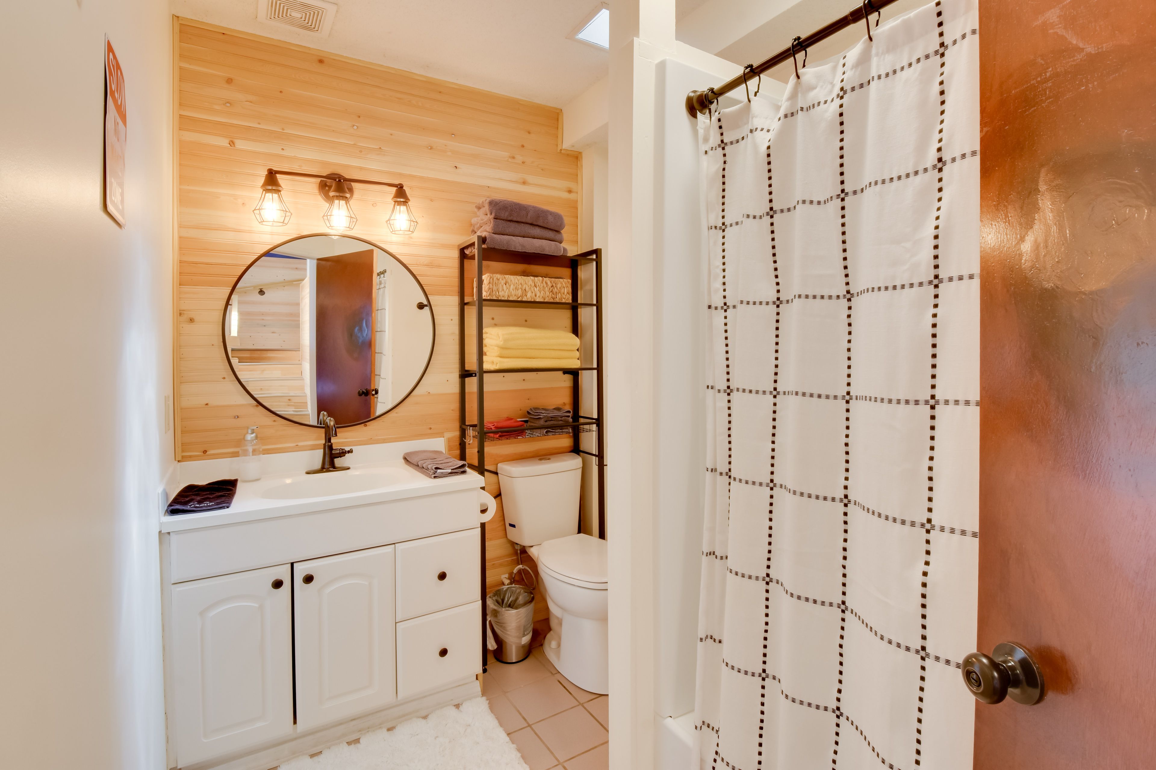 Full Bathroom | Lower Level