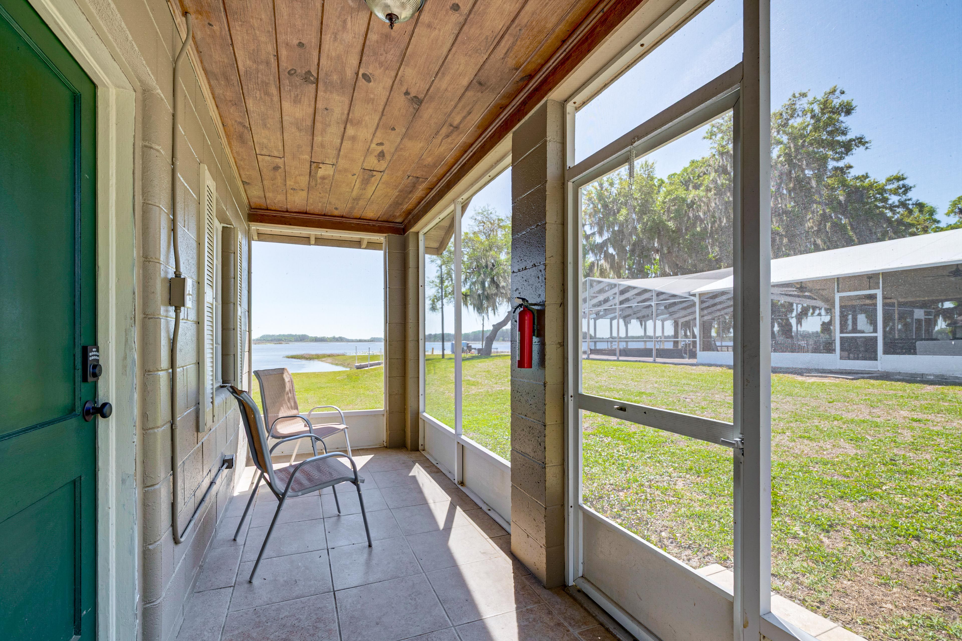 Screened Lanai | Lake Views