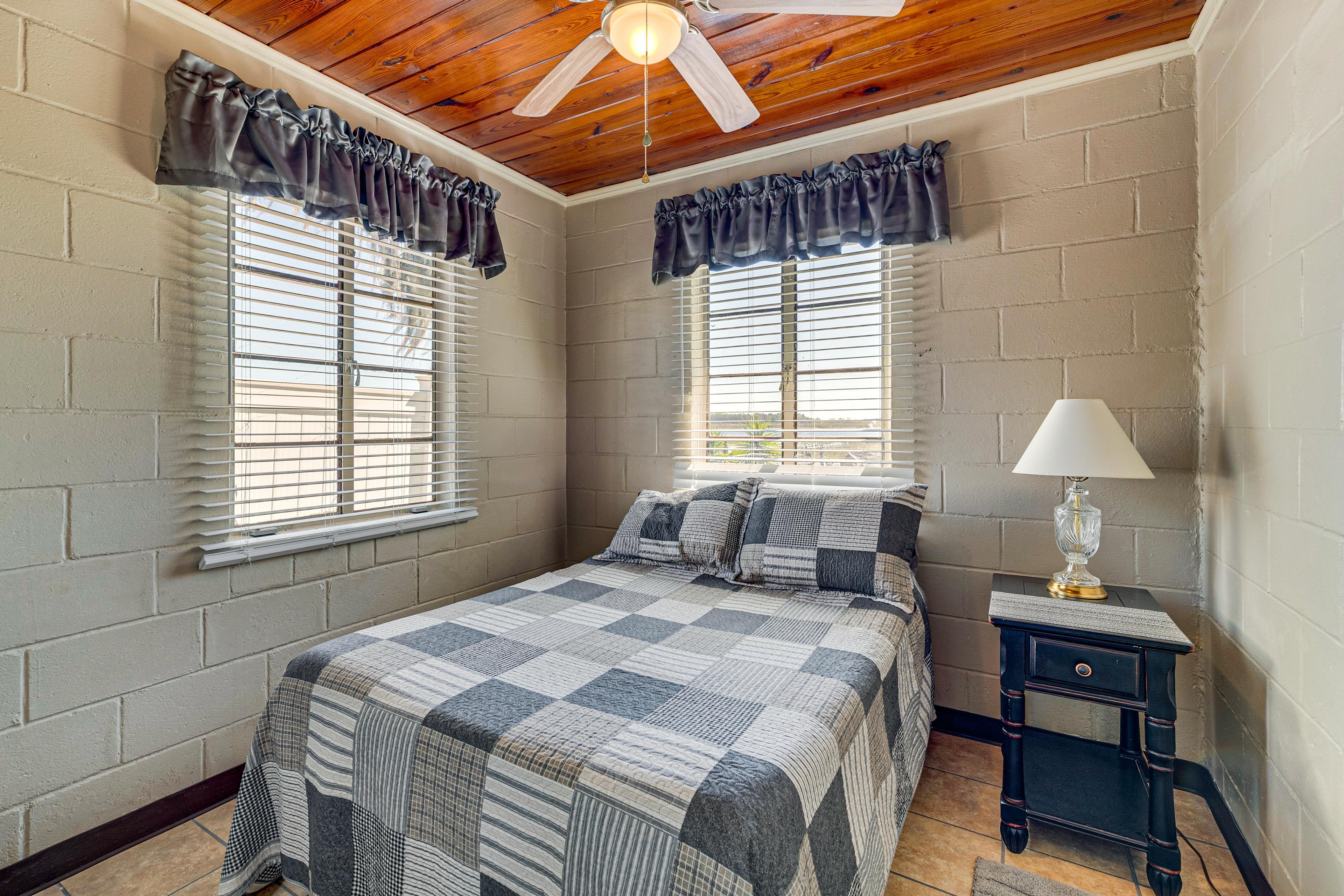 Bedroom | Full Bed