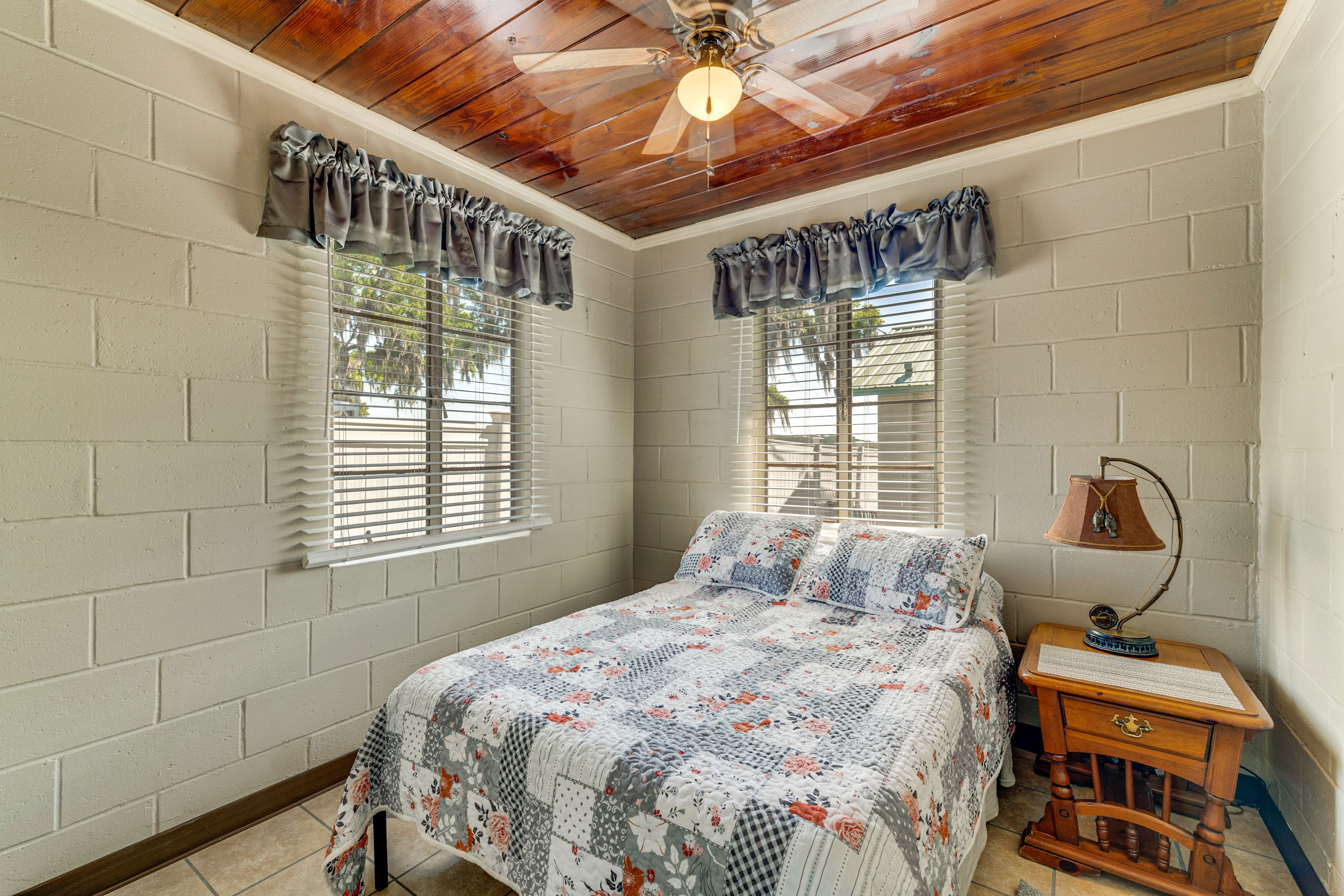 Bedroom | Full Bed