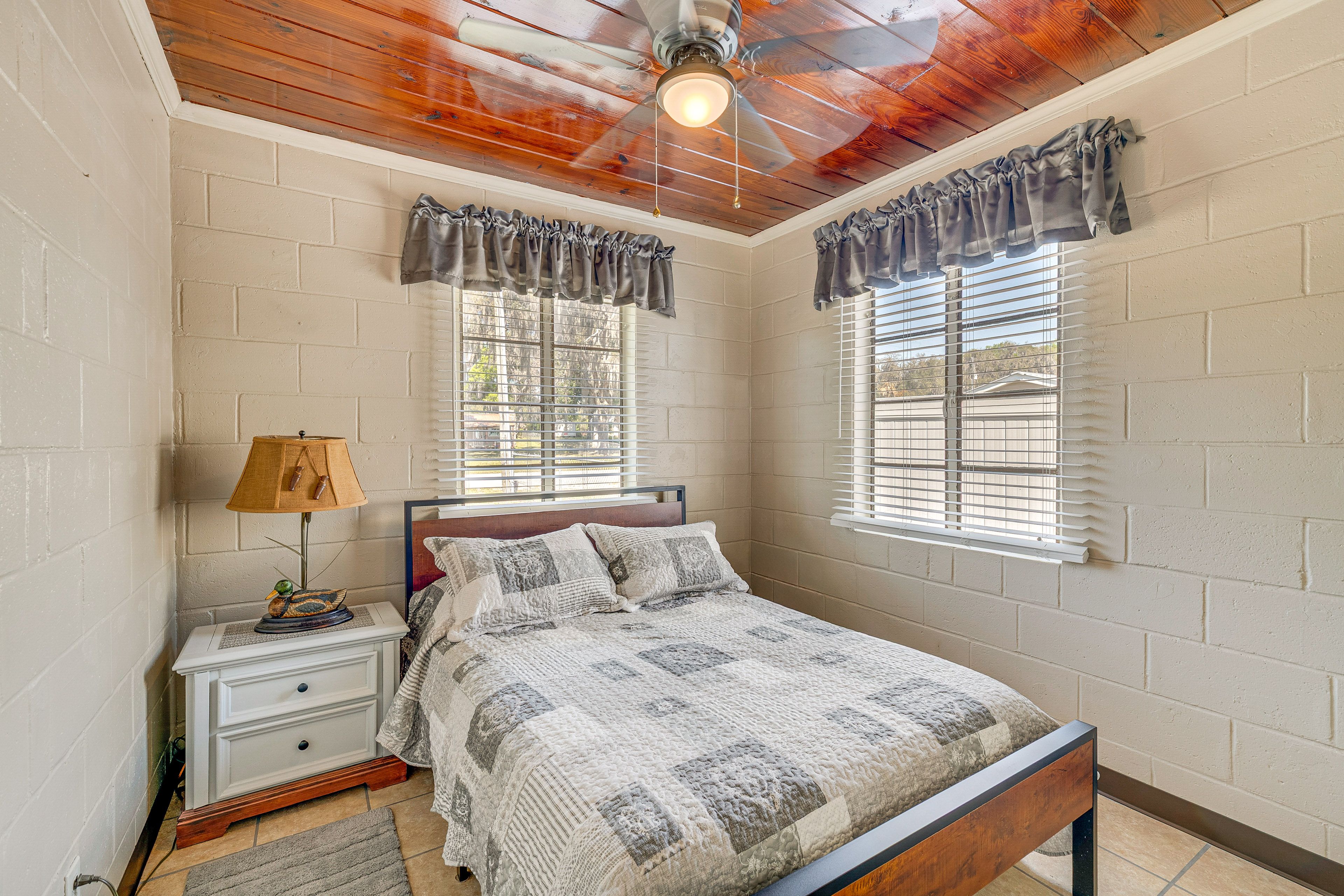 Bedroom | Full Bed