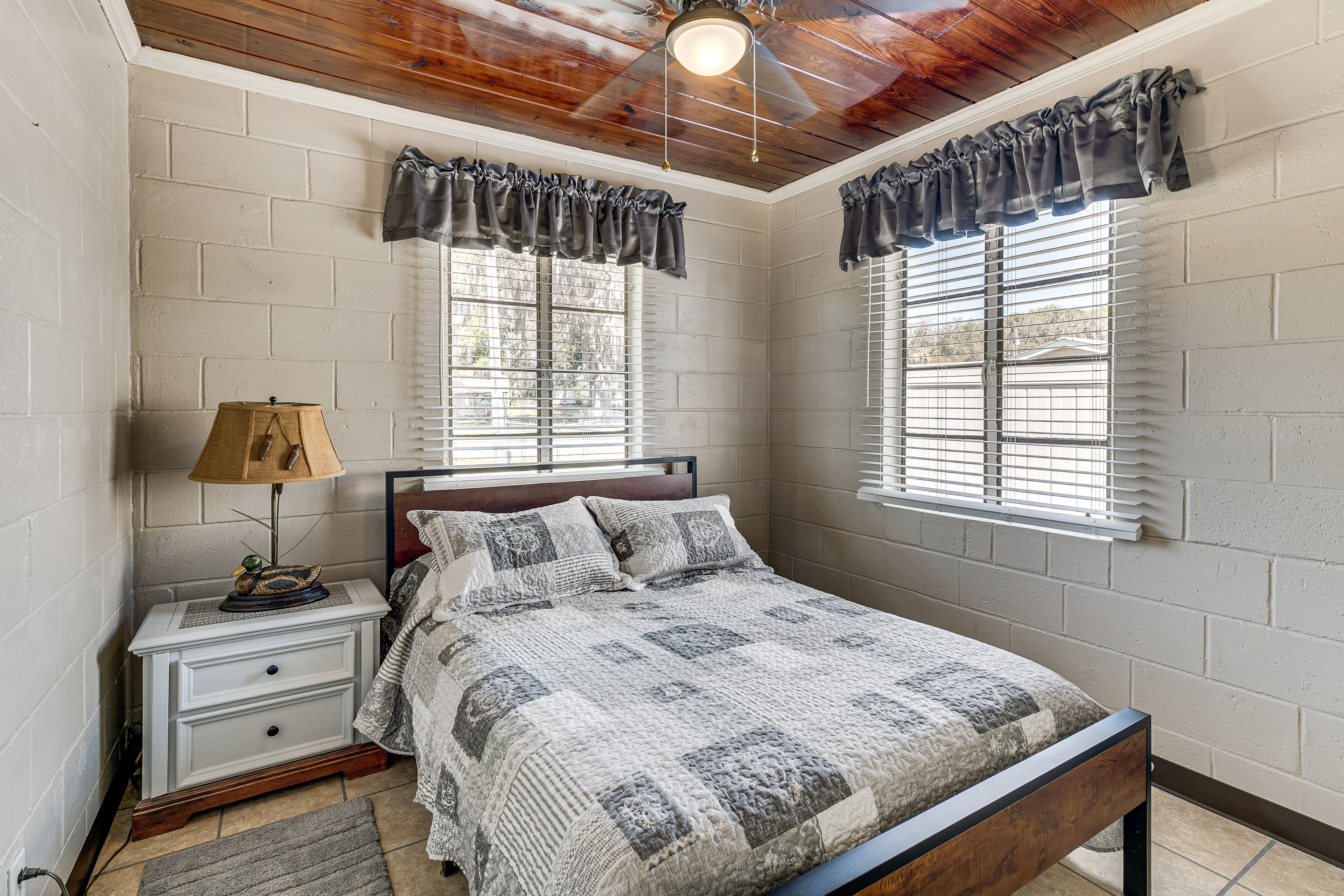 Bedroom | Full Bed