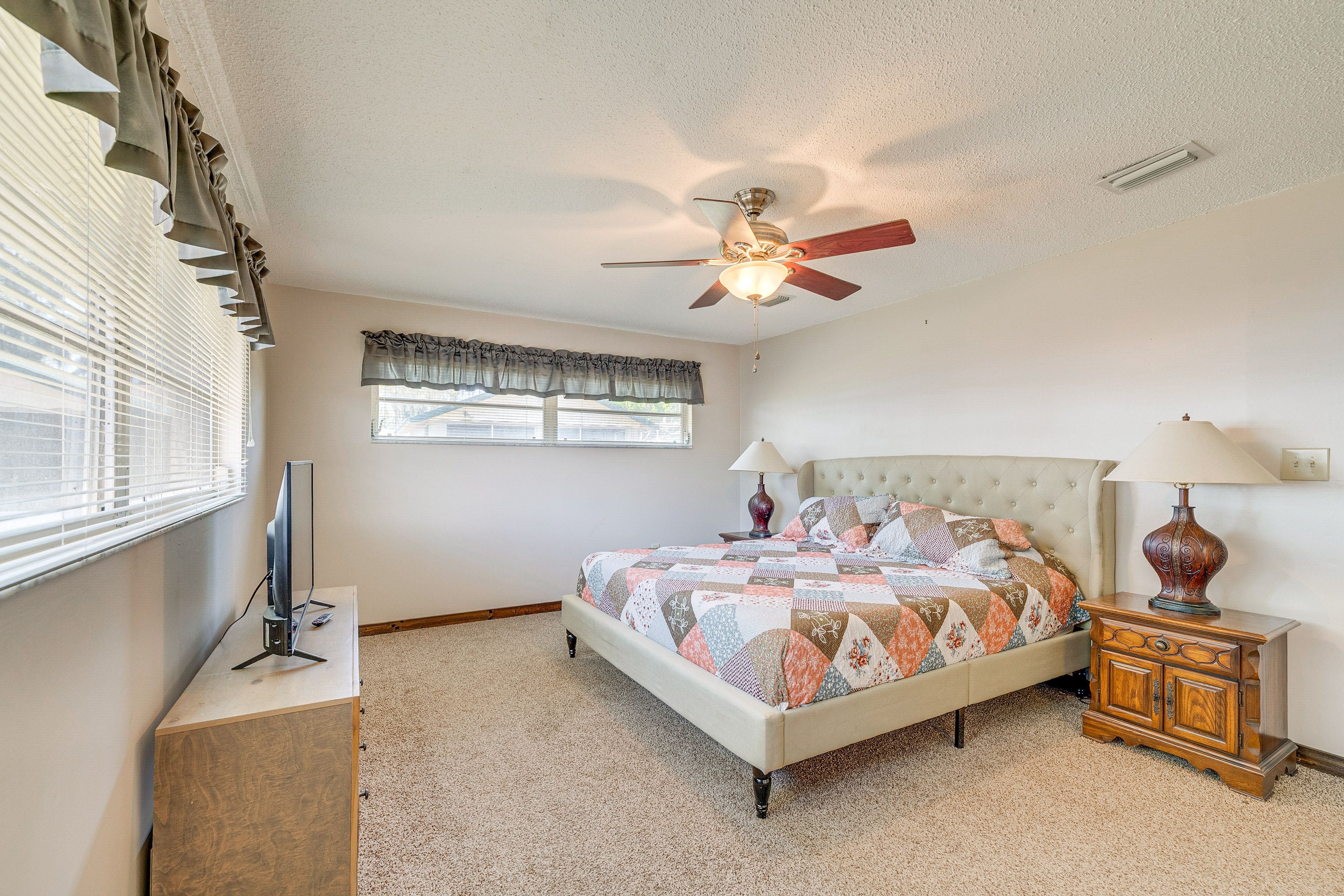 Bedroom 1 | King Bed