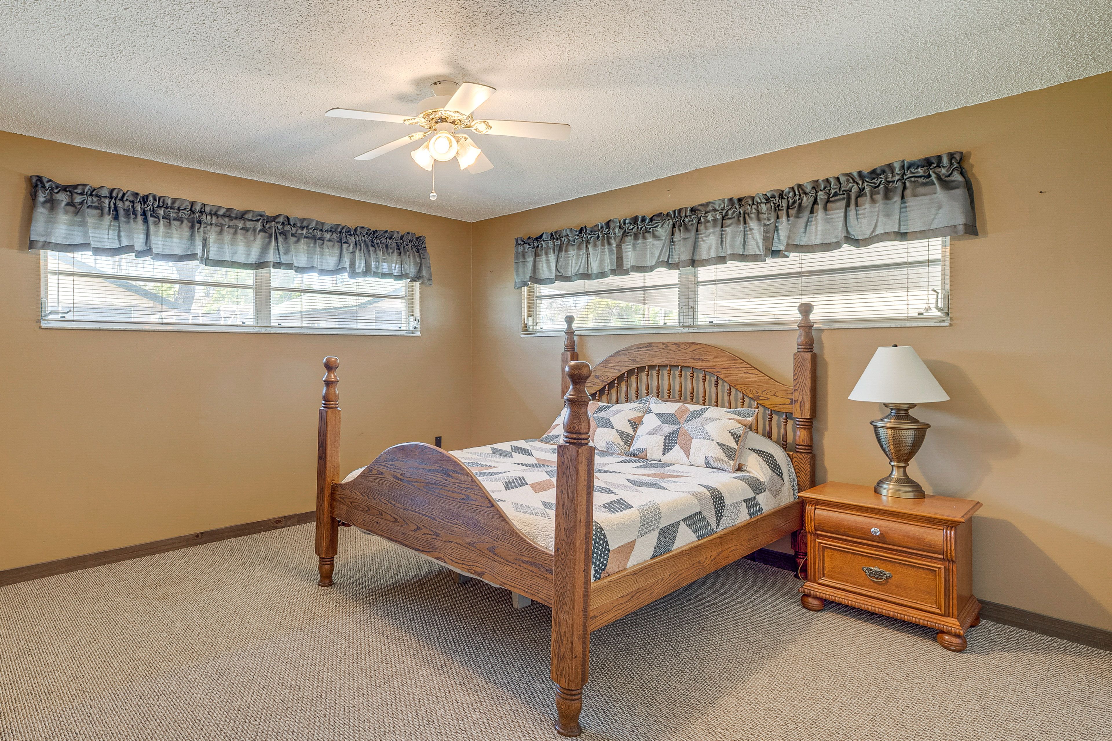 Bedroom 2 | Queen Bed