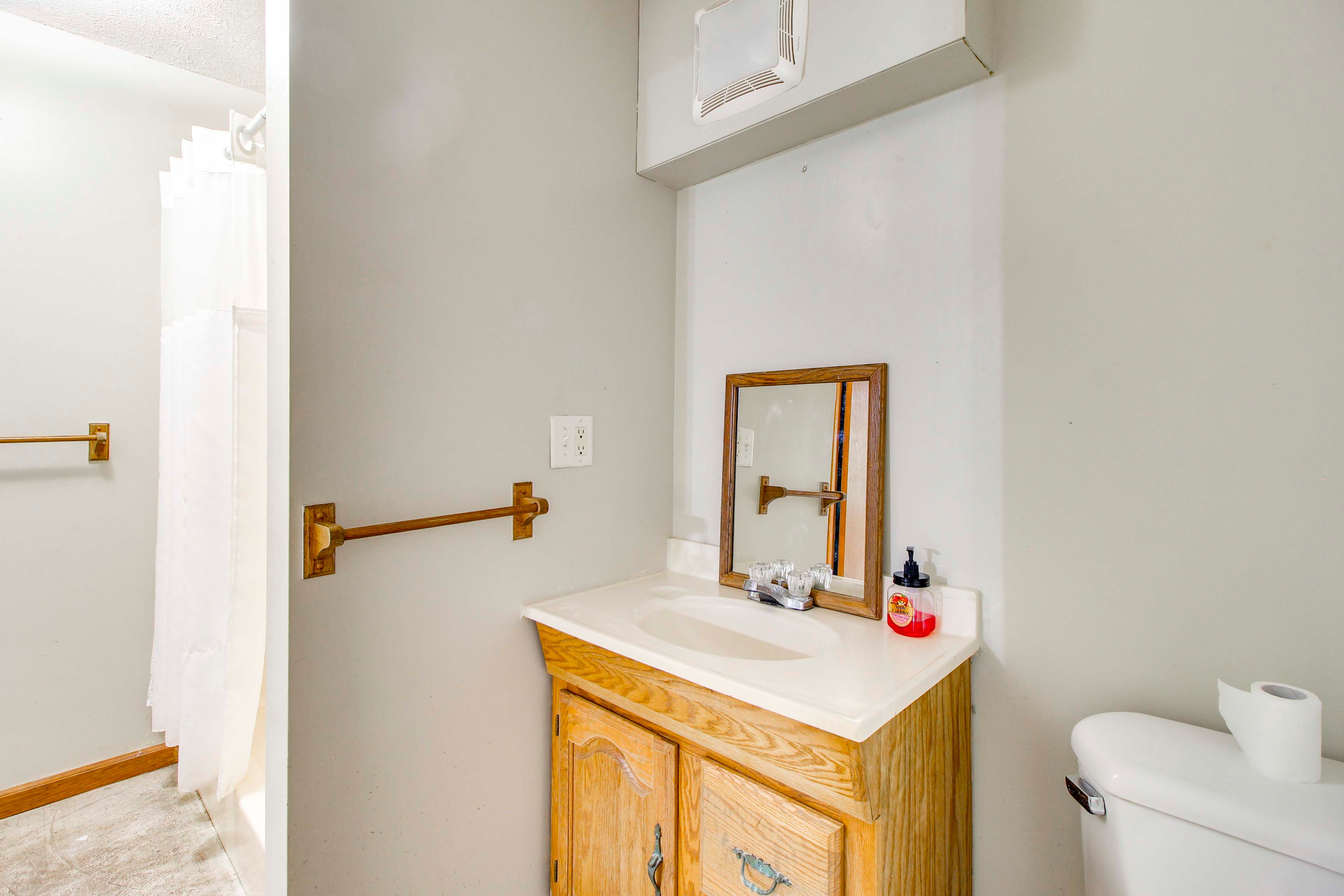 Full Bathroom | 1st Floor