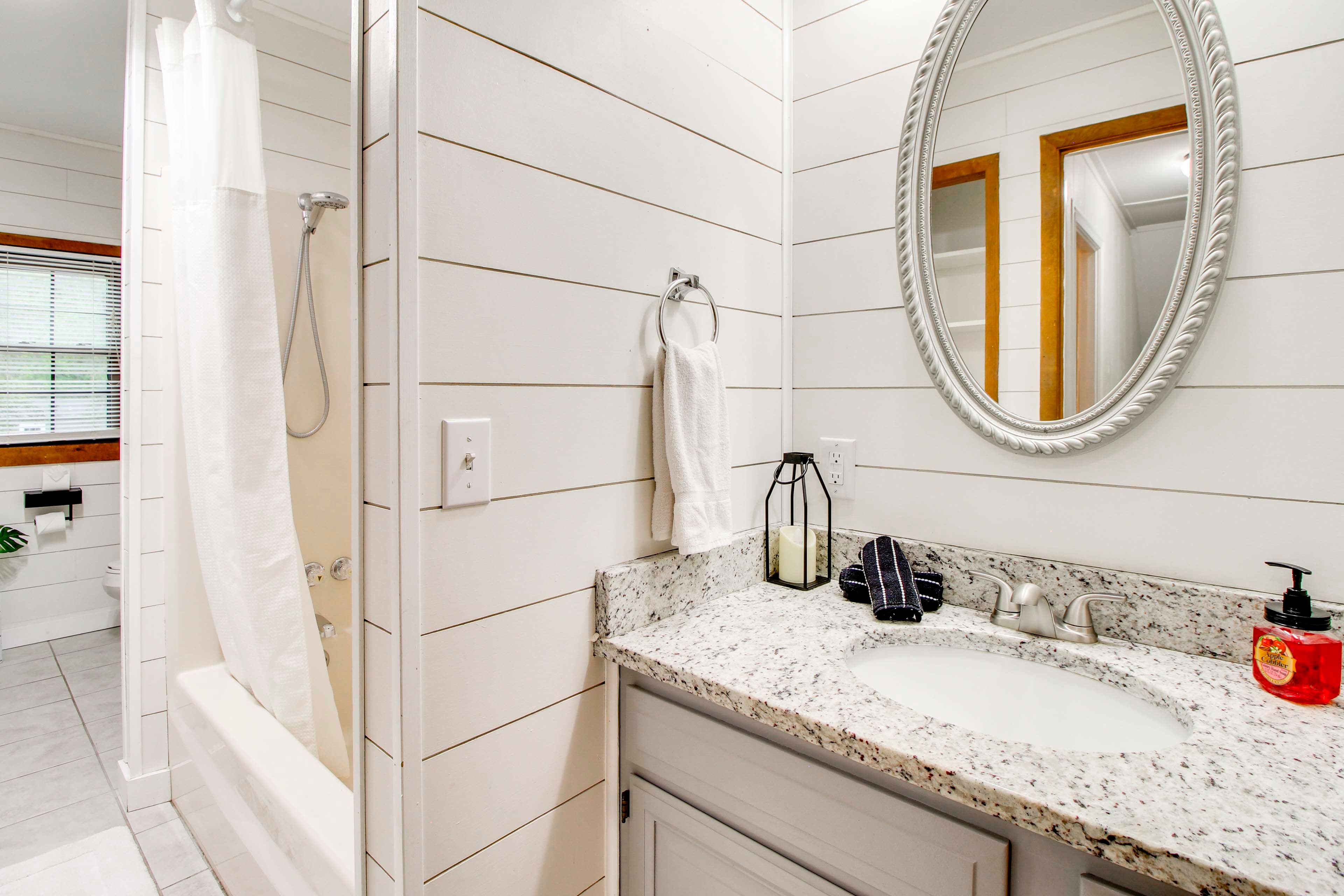 Full Bathroom | 2nd Floor