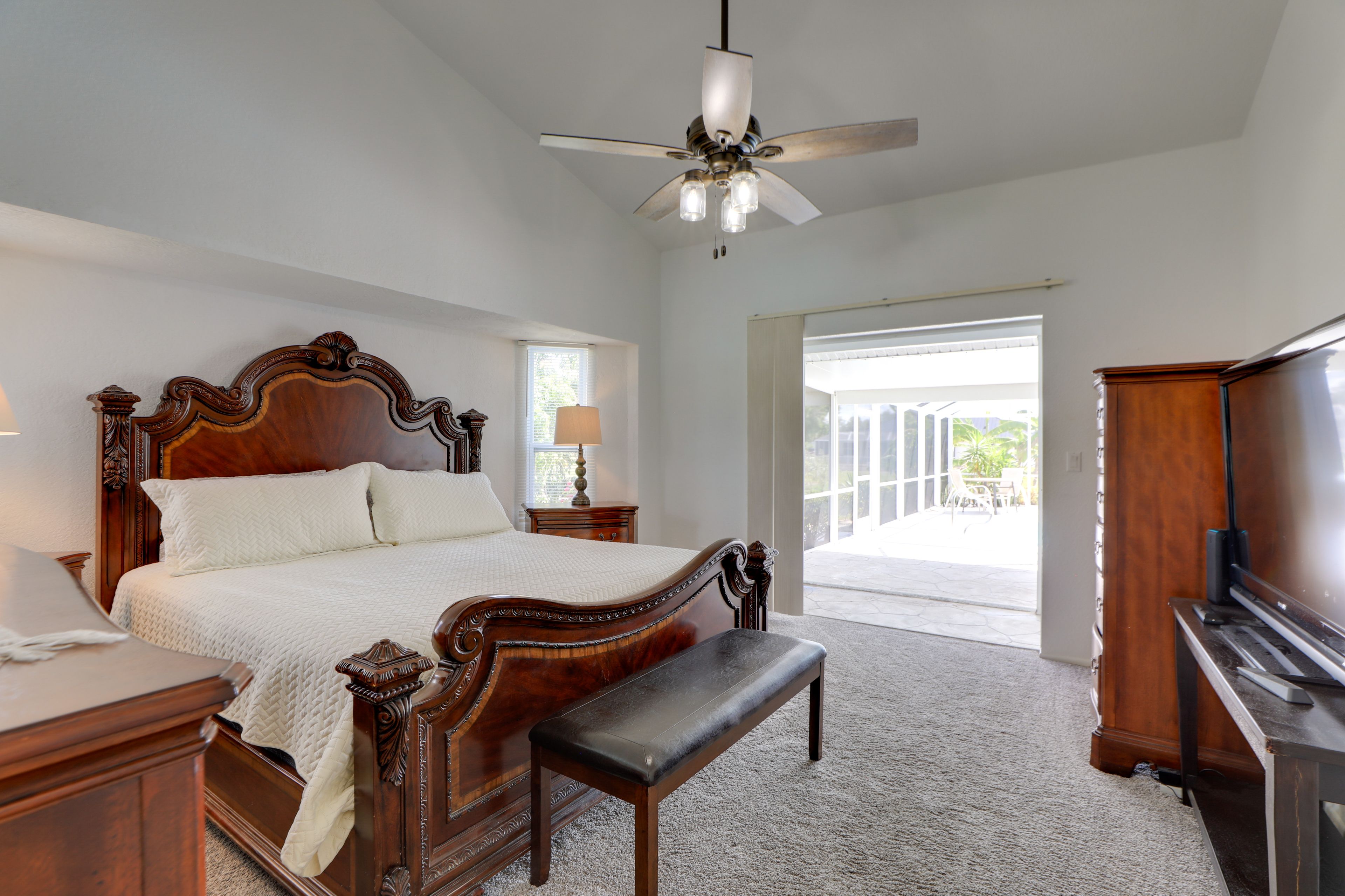 Bedroom 1 | King Bed