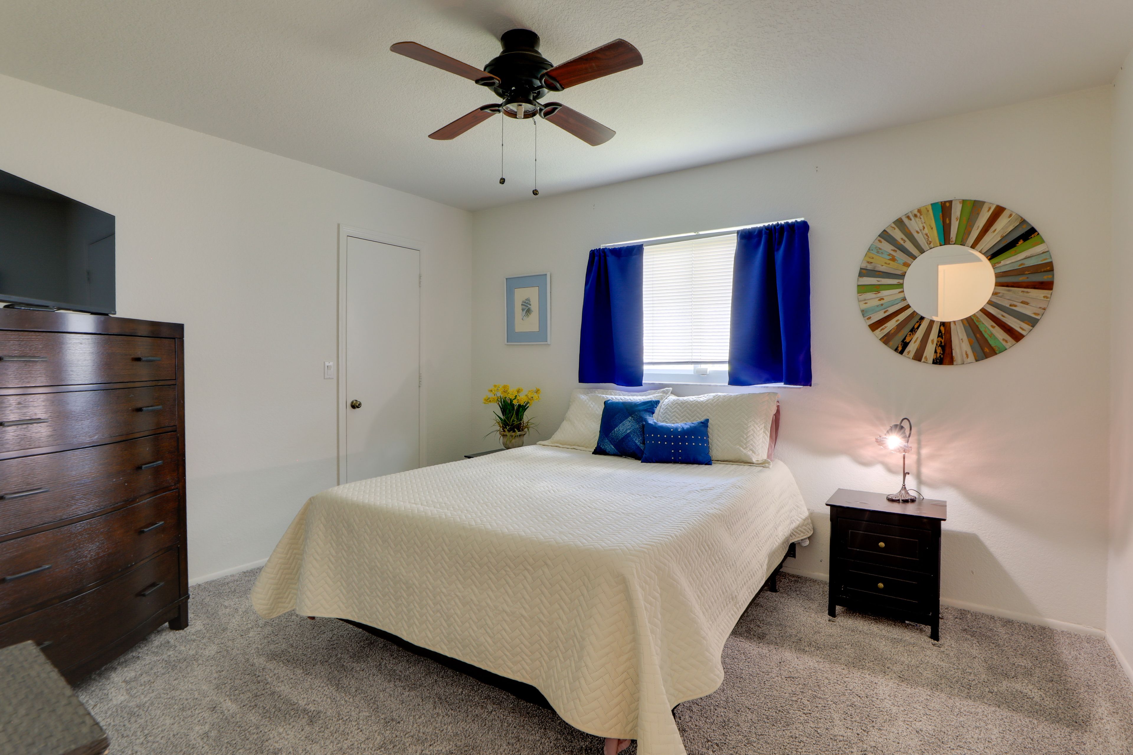 Bedroom 2 | Queen Bed