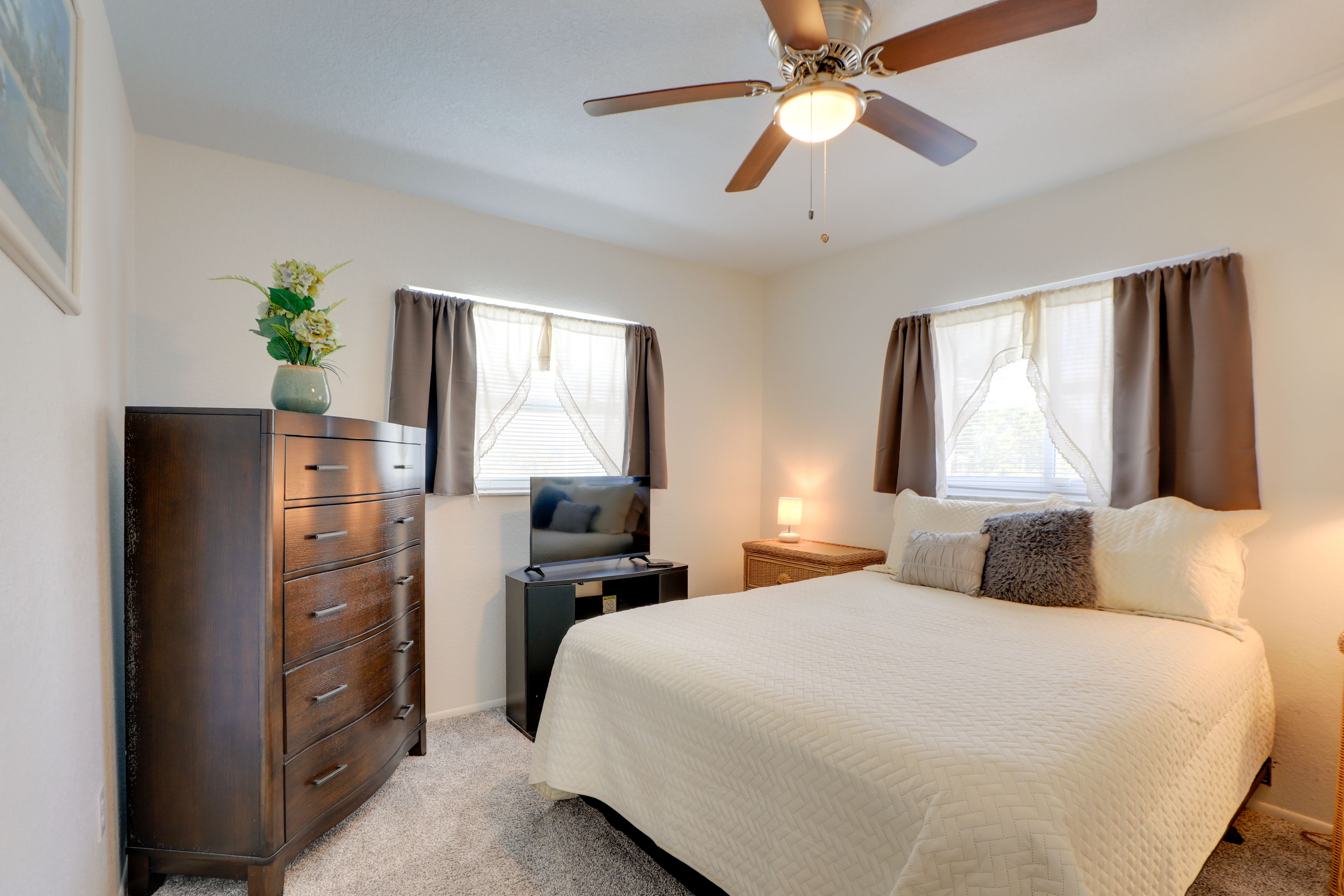 Bedroom 3 | Queen Bed