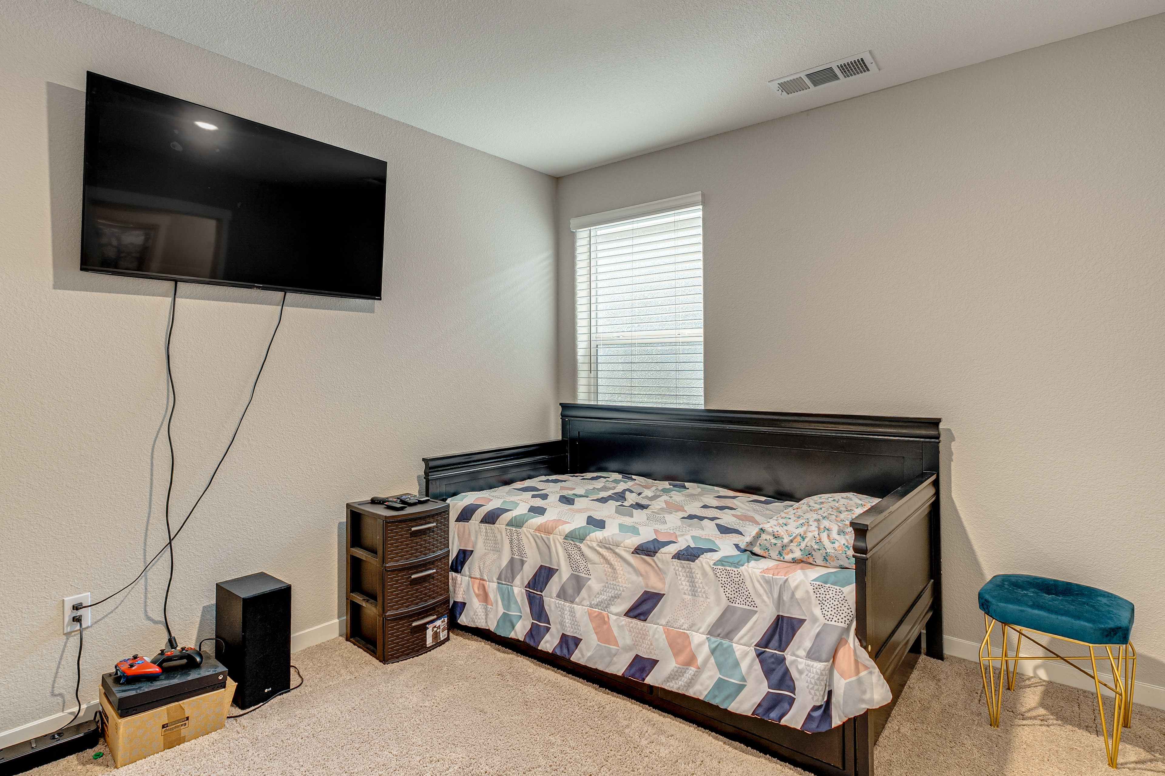 Bedroom 2 | Full Daybed | 2nd Floor