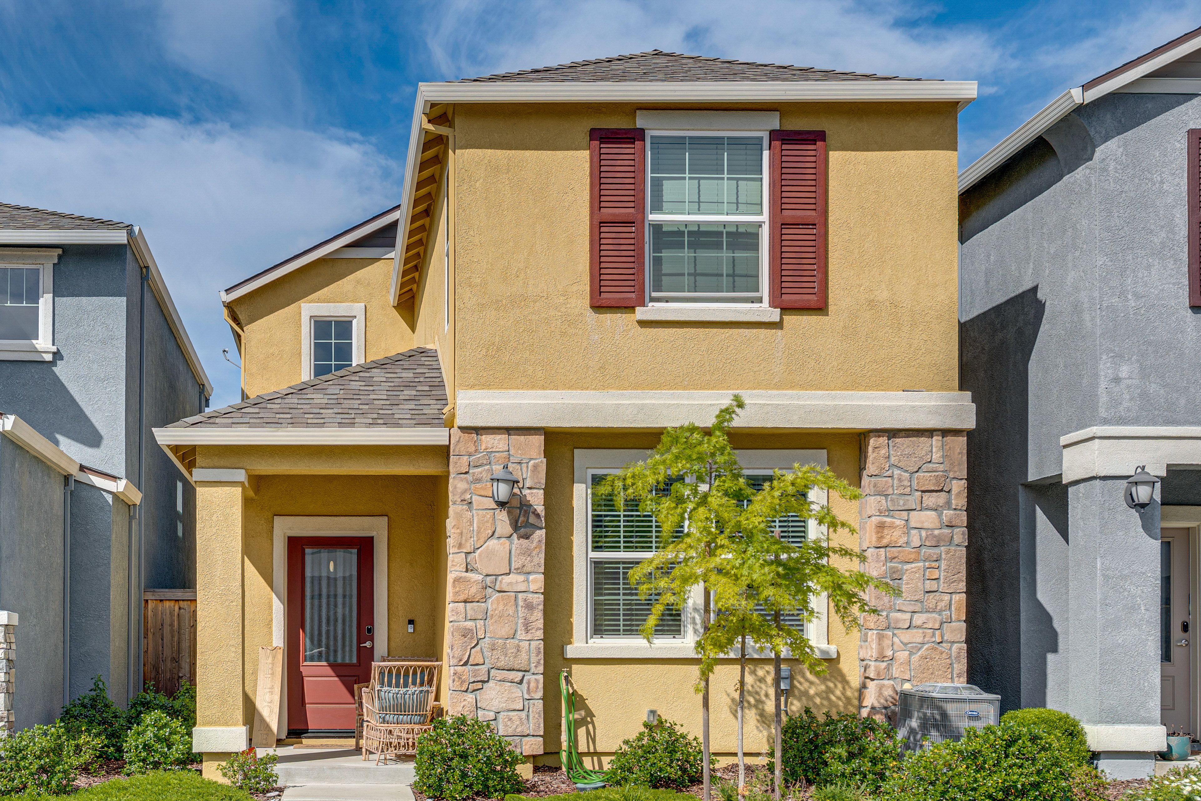 West Sacramento Vacation Rental | 2BR | 1.5BA | 1,039 Sq Ft