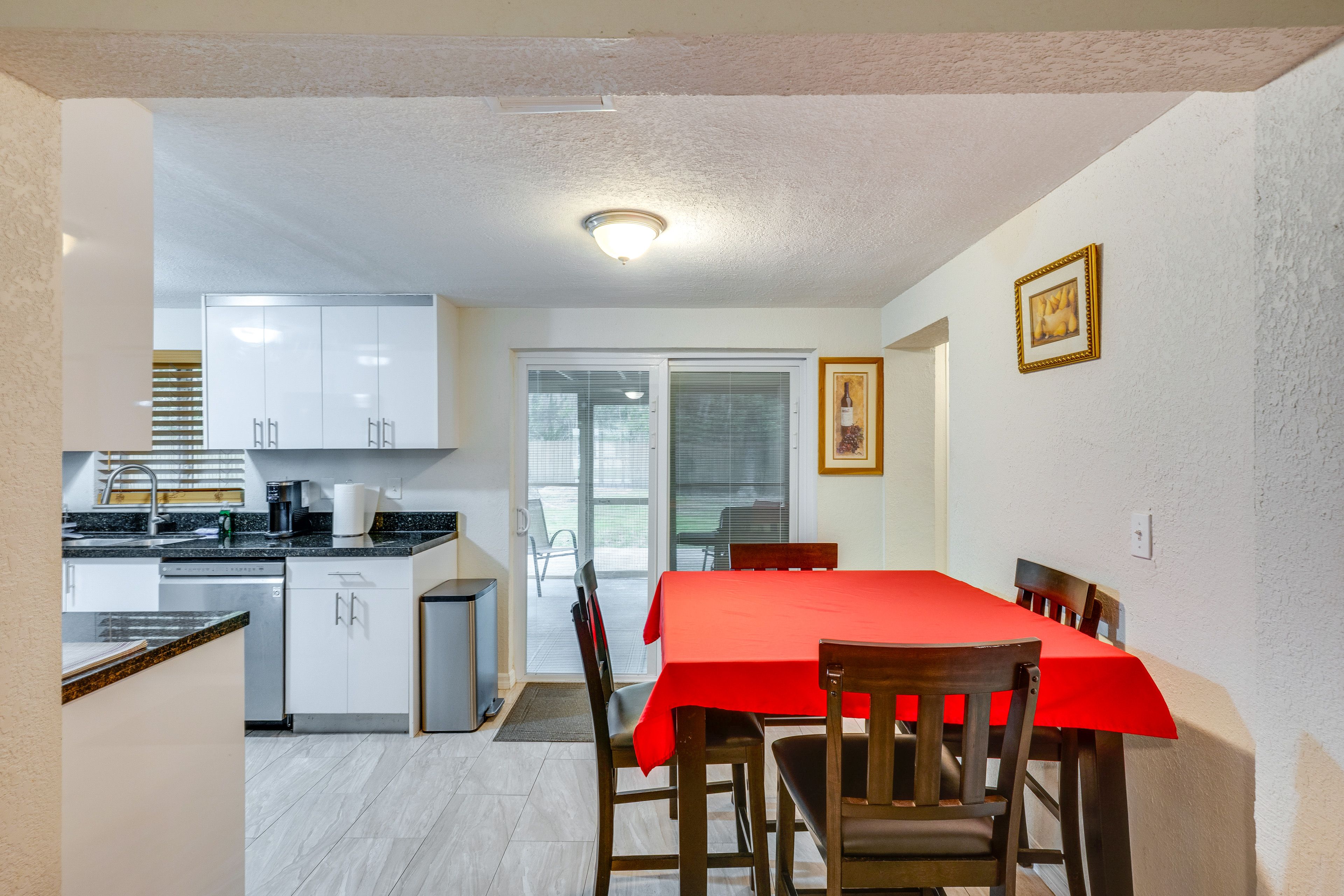 Dining Area | Dishware/Flatware Provided