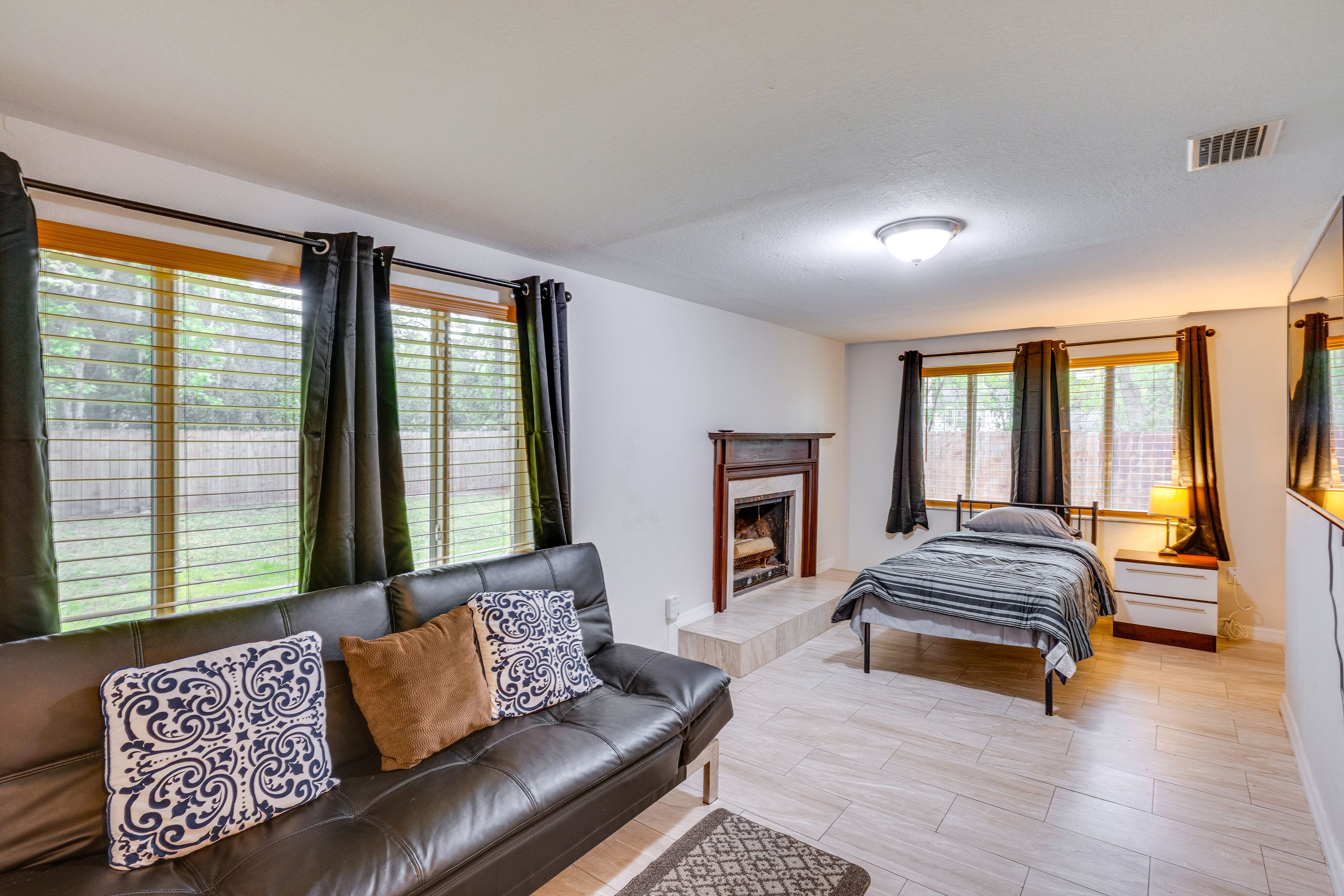 Bedroom 4 | Twin Bed | Futon | Smart TV