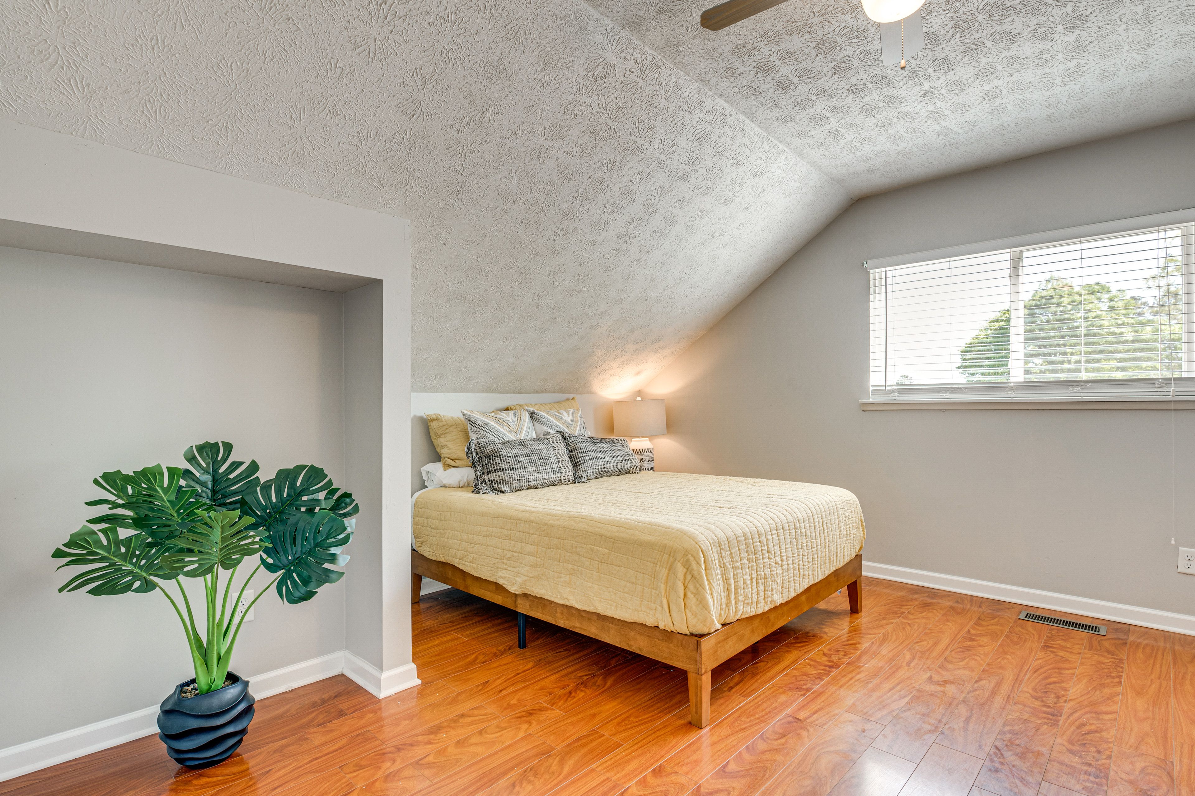 Bedroom 3 | 2nd Floor | Queen Bed