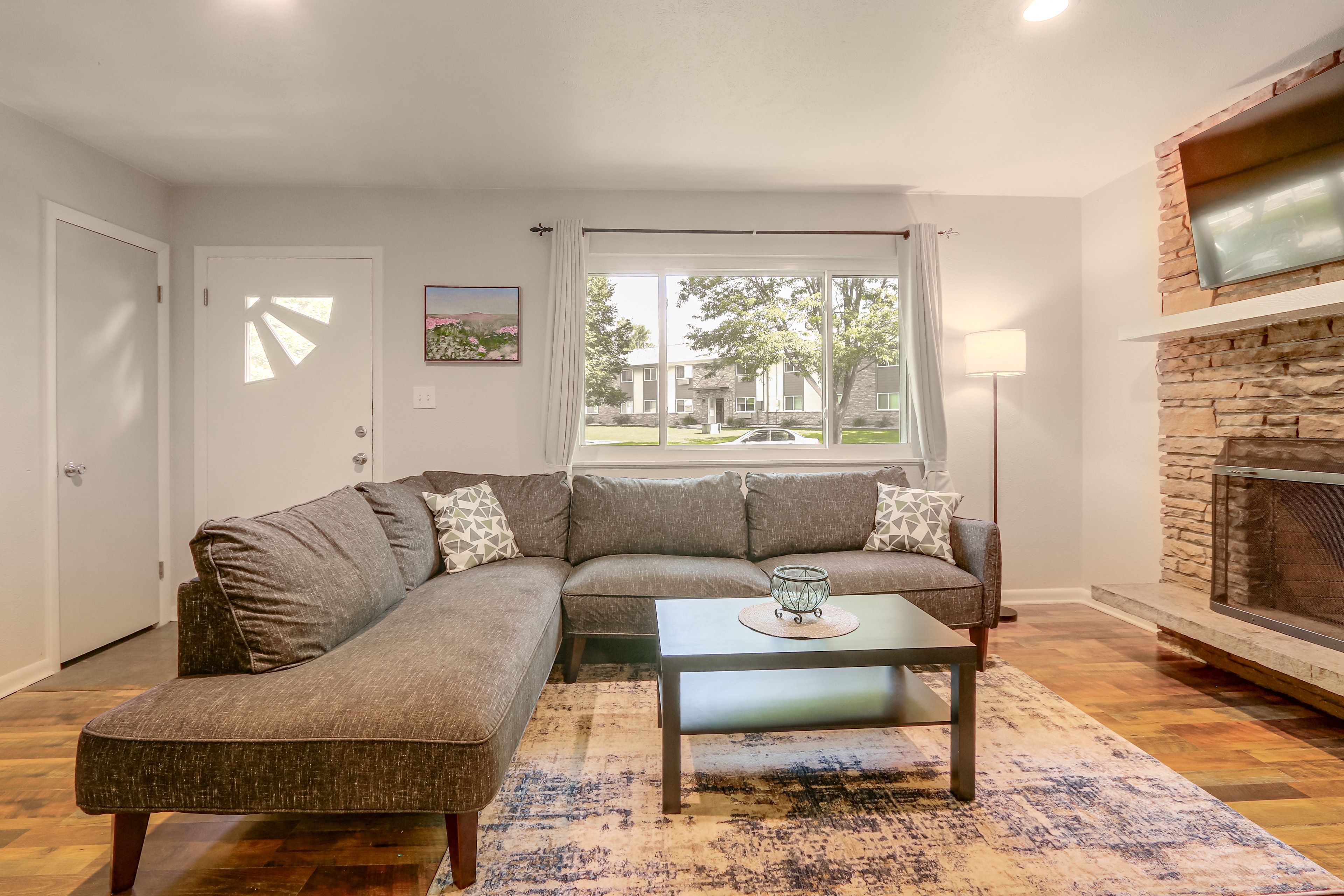 Living Room | Decorative Fireplace