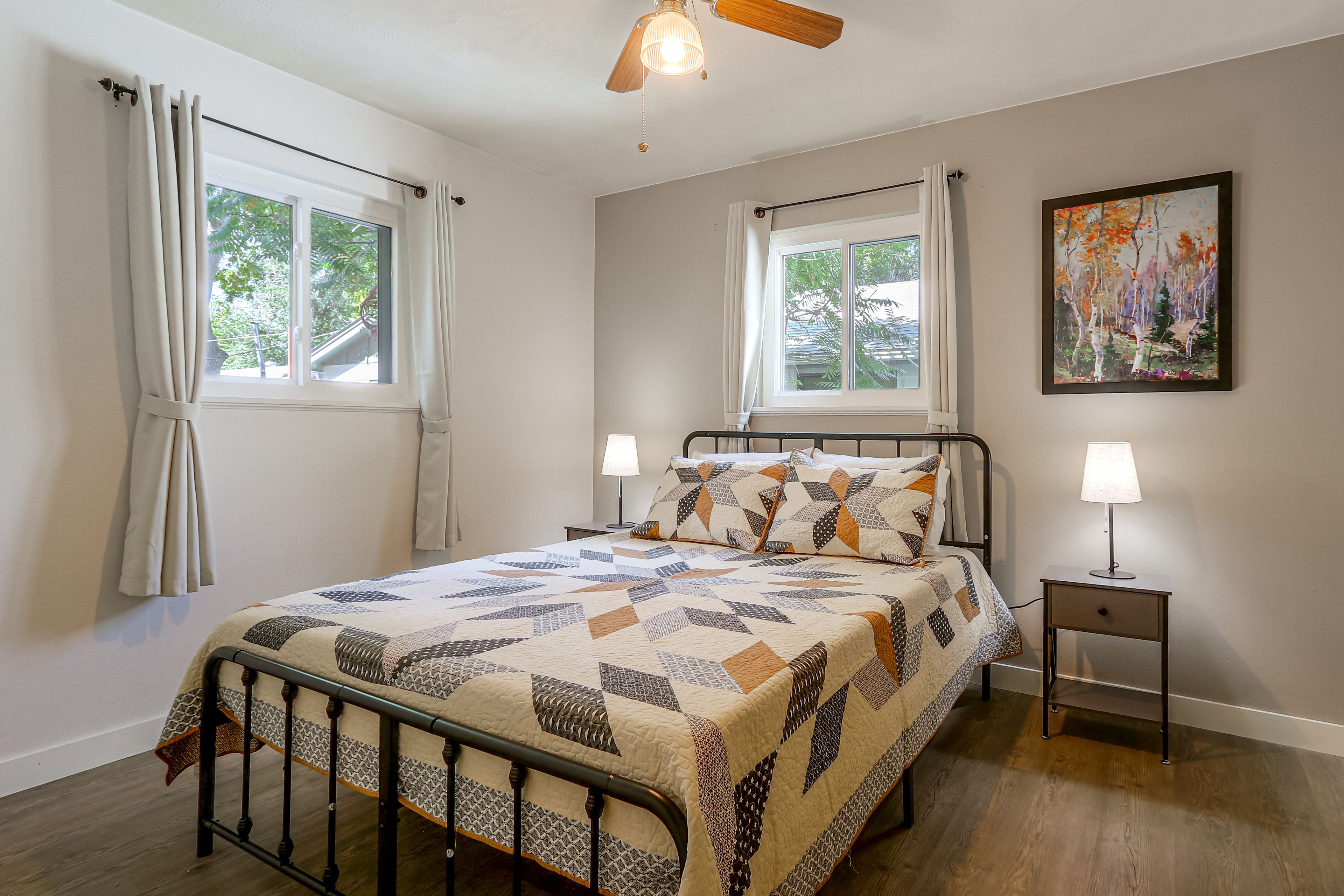 Bedroom | Queen Bed