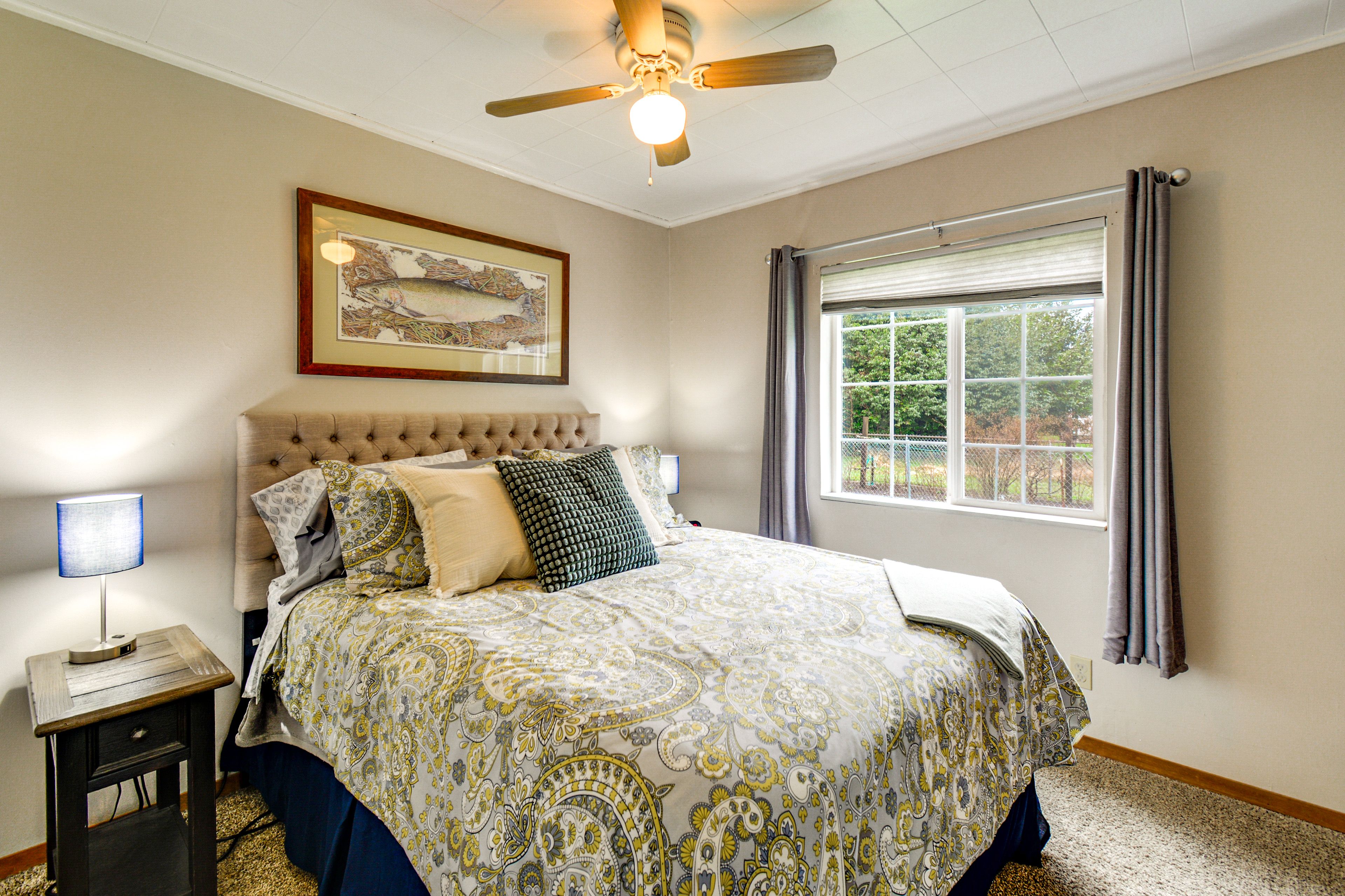 Bedroom 1 | Queen Bed