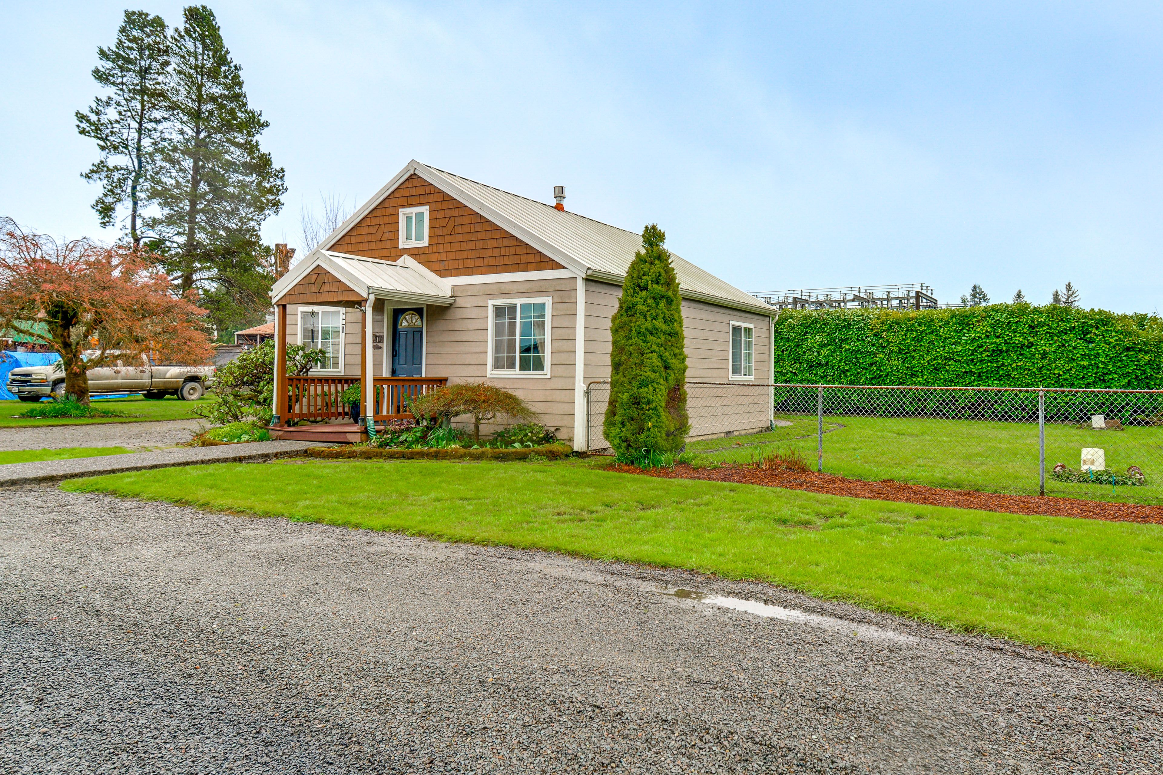 Parking | Driveway (4 Vehicles) | Street Parking | Boat Parking