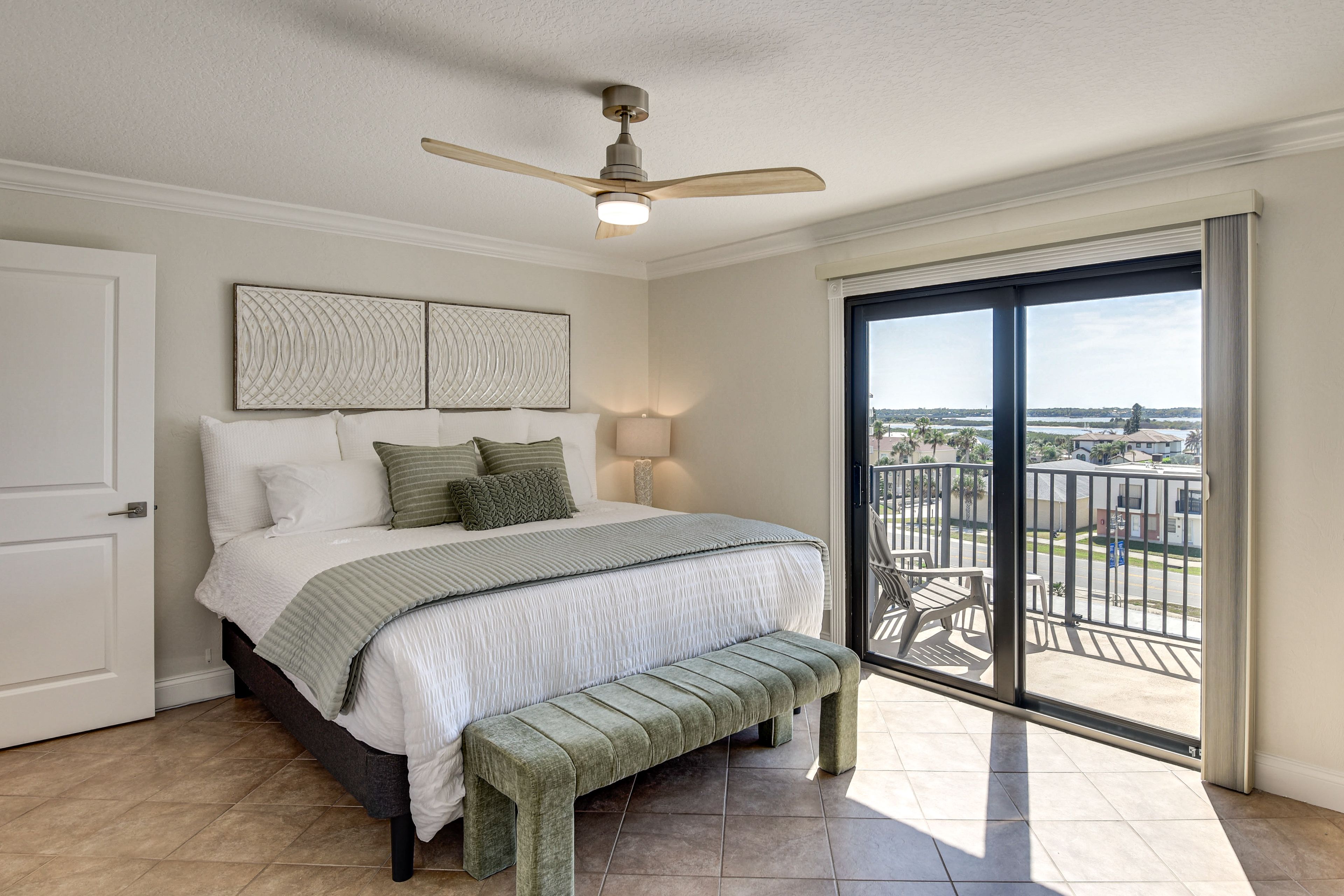 Bedroom 1 | King Bed