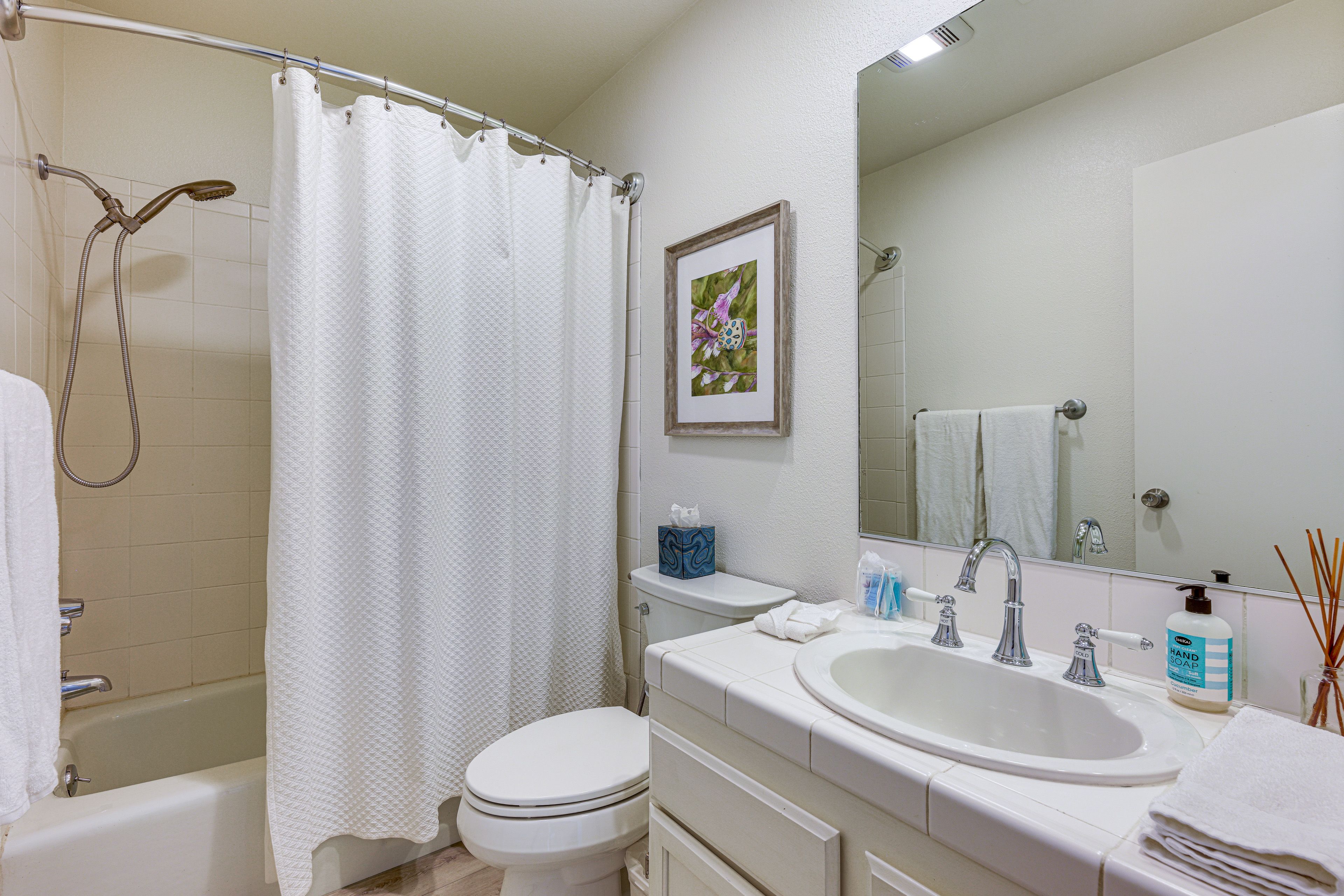 Full Bathroom | Towels & Linens Provided | 1st Floor