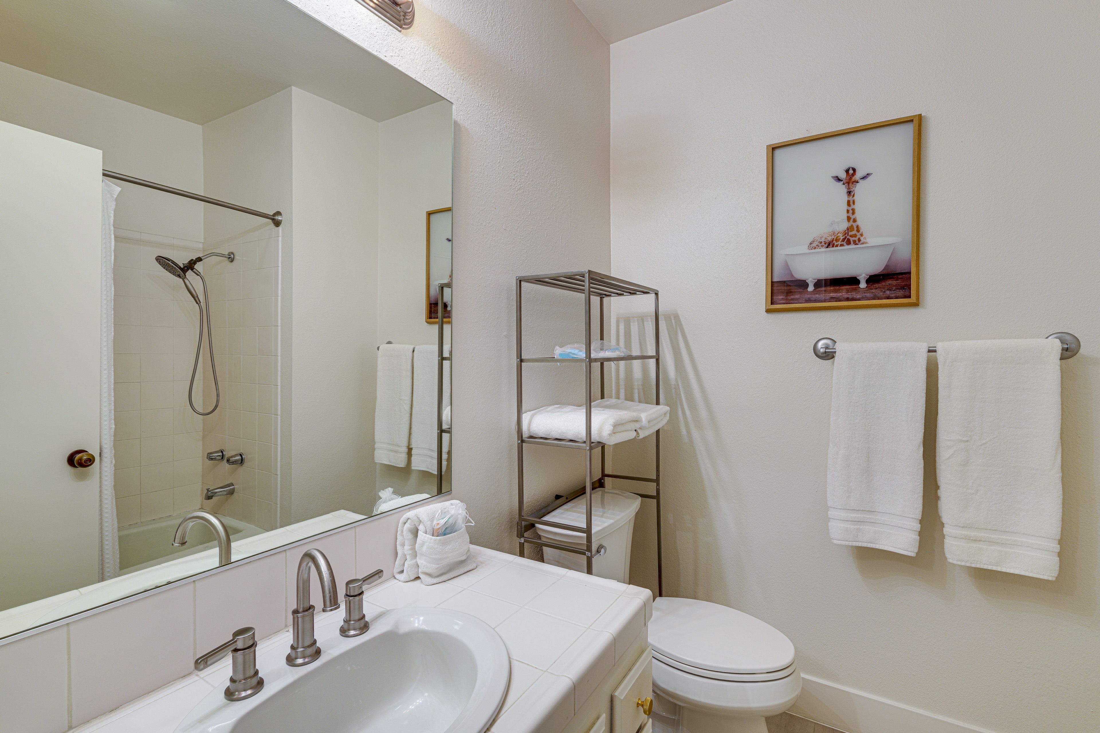 En-Suite Bathroom | 2nd Floor
