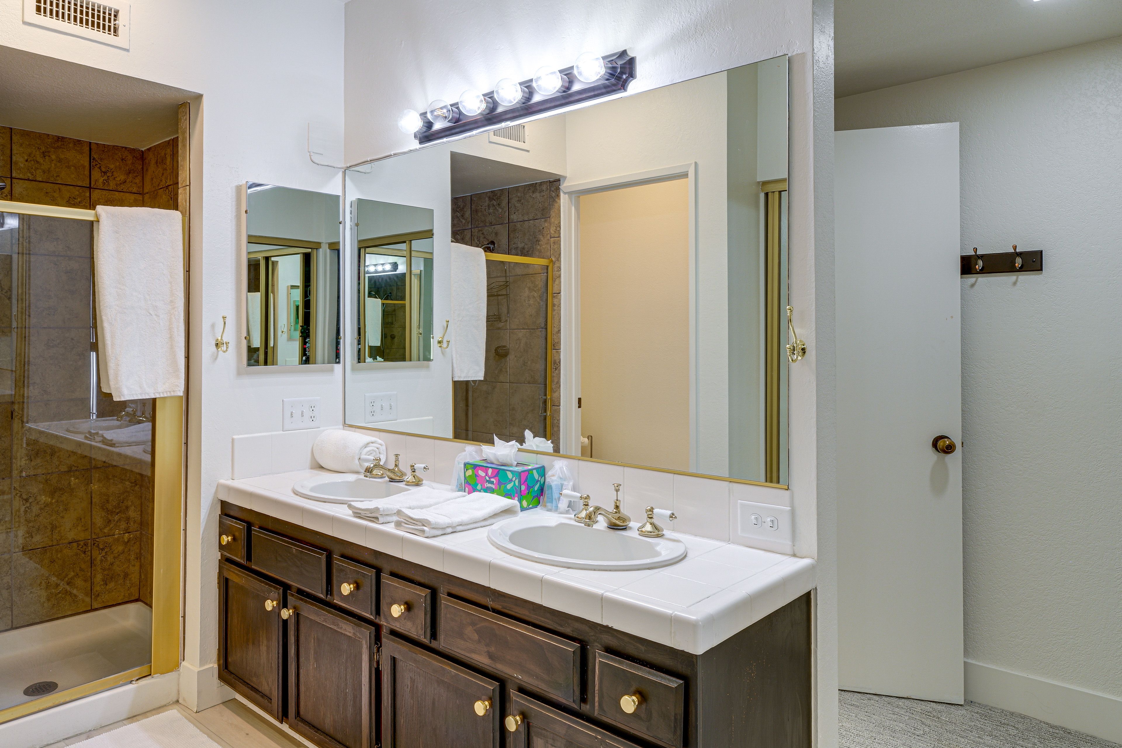En-Suite Bathroom | 2nd Floor