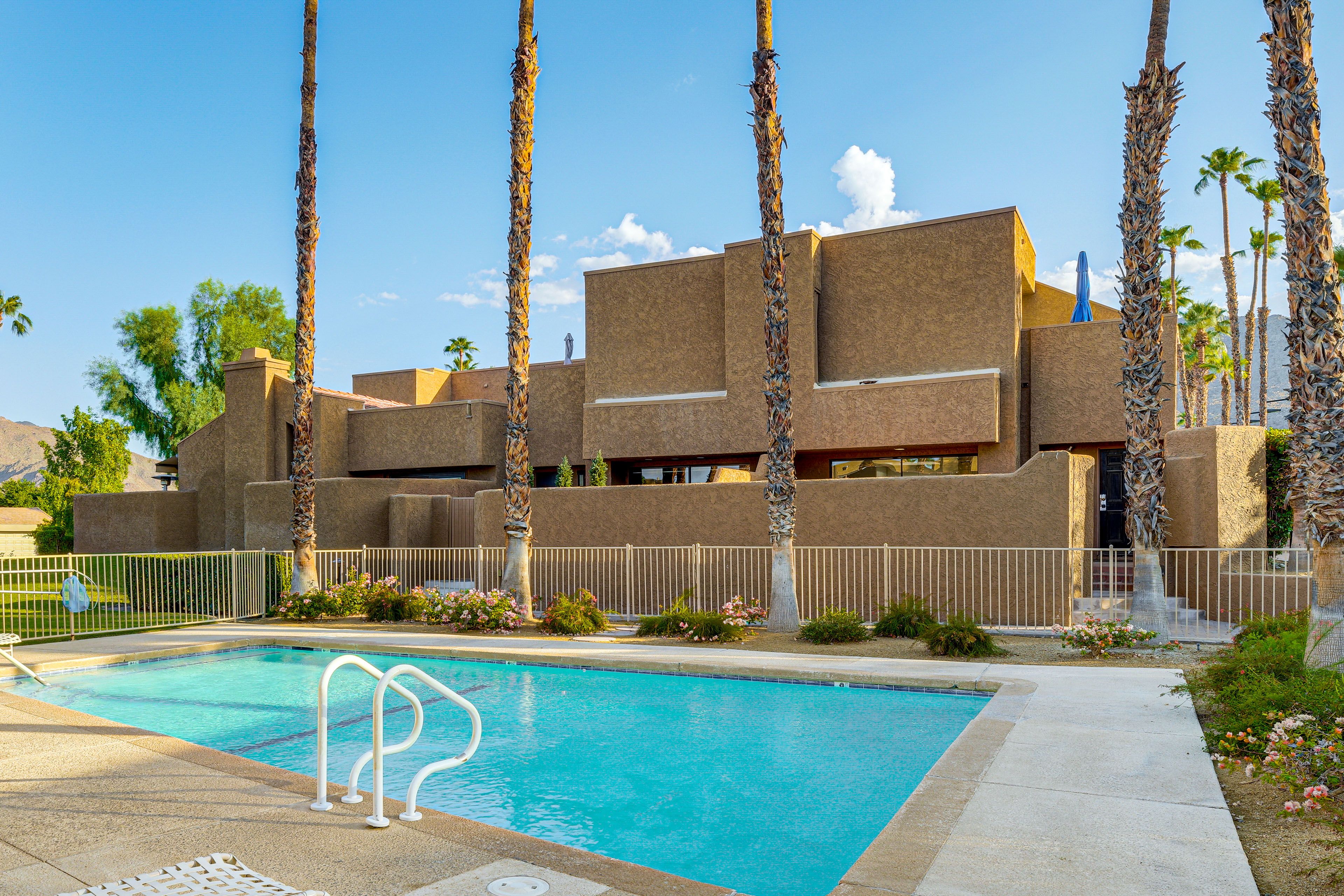 Community Amenities | 3 Outdoor Pools