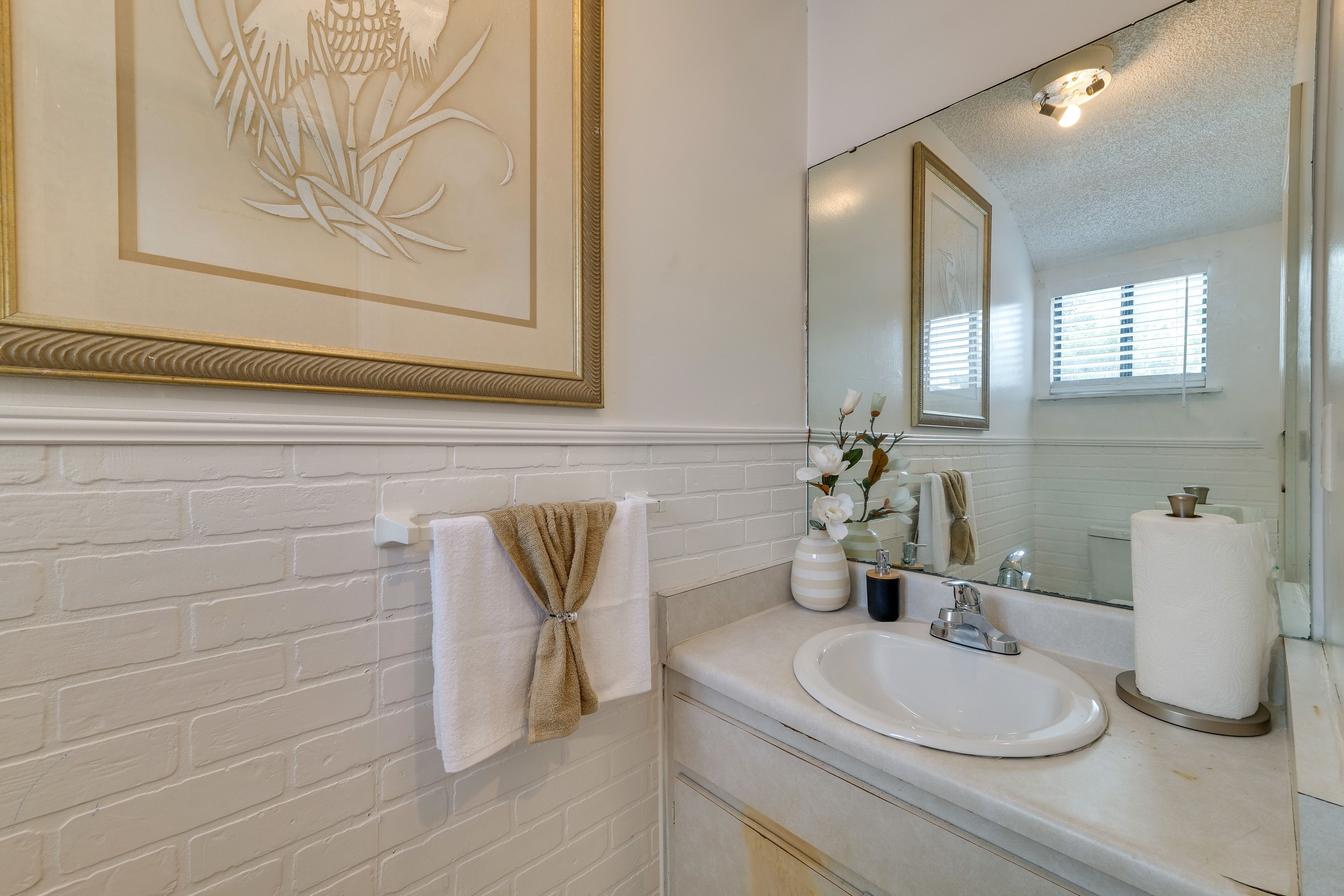 Half Bathroom | 1st Floor