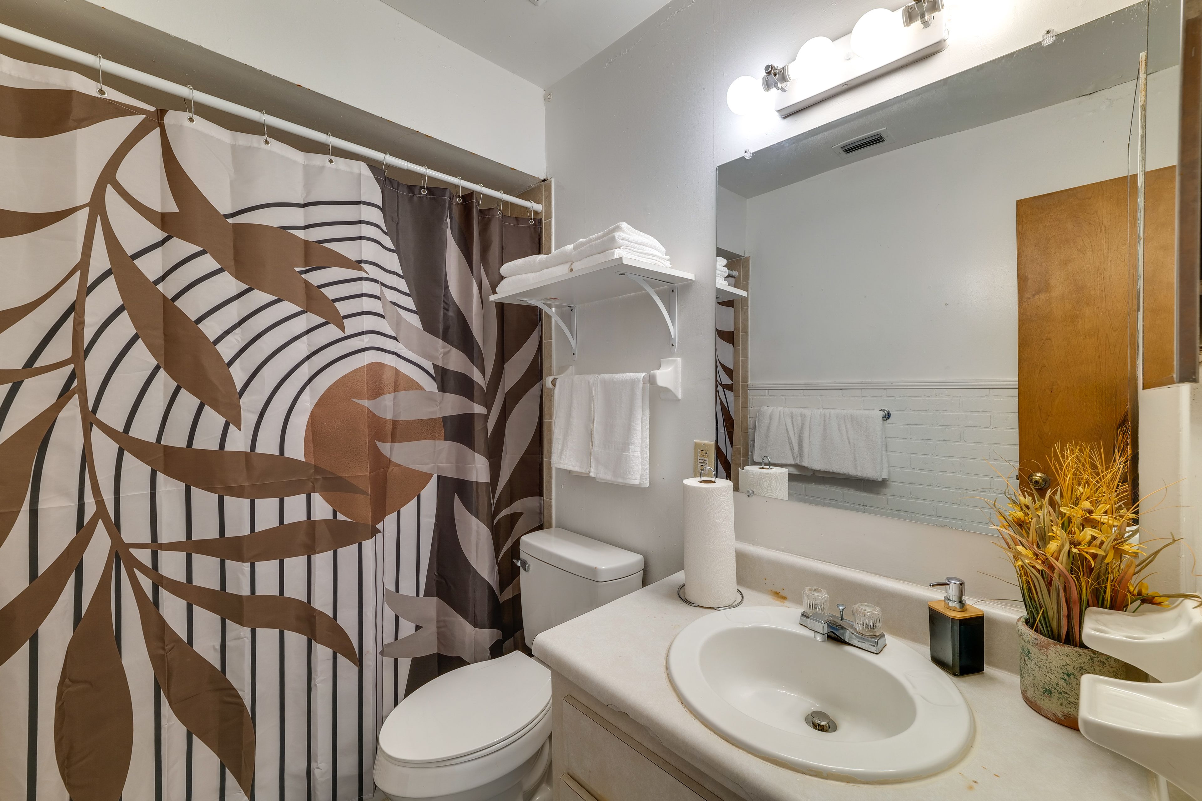 Full Bathroom | 2nd Floor