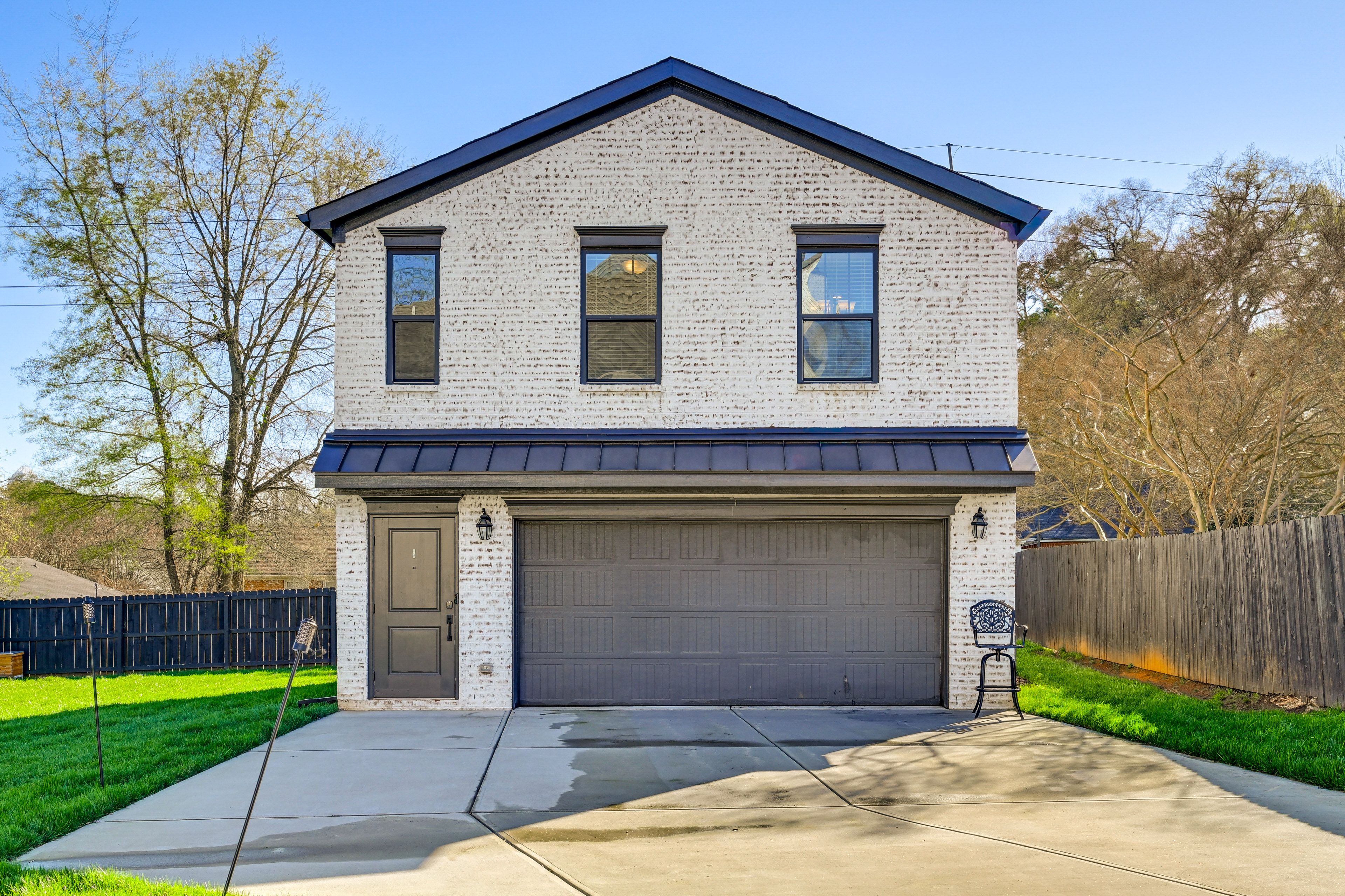 Exterior | Parking | Driveway (2 Vehicles)