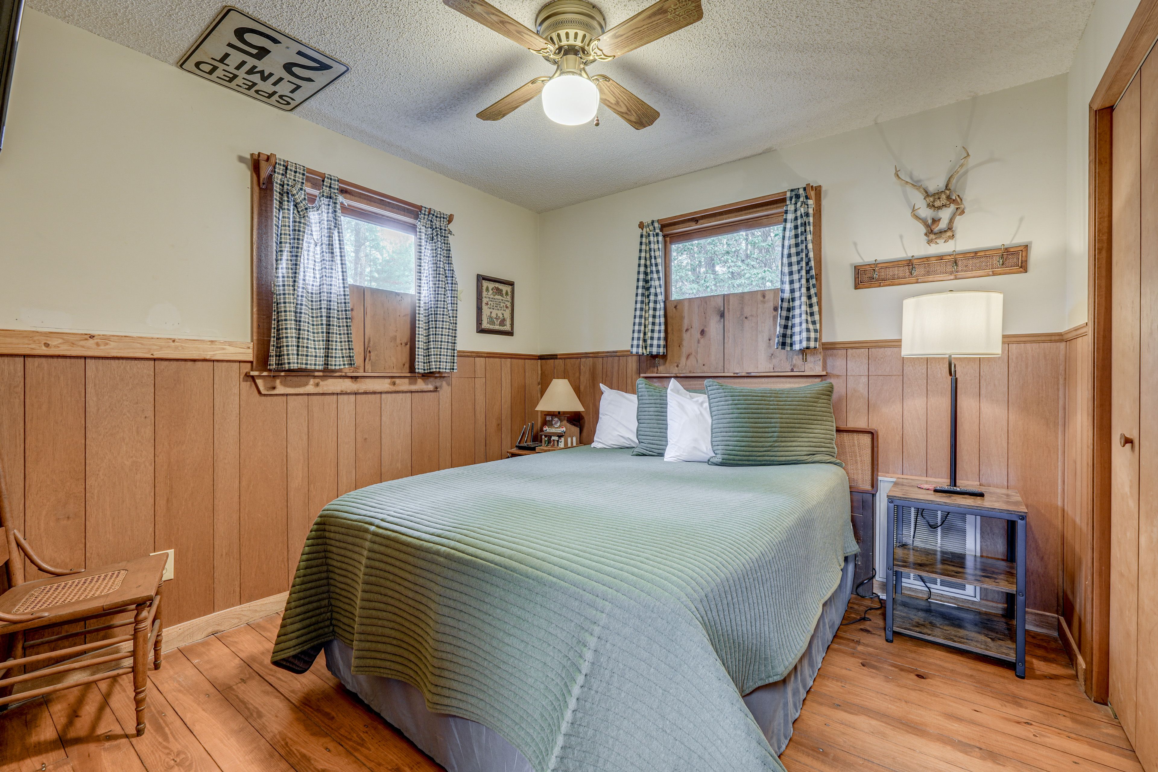 Bedroom | 1st Floor | Queen Bed