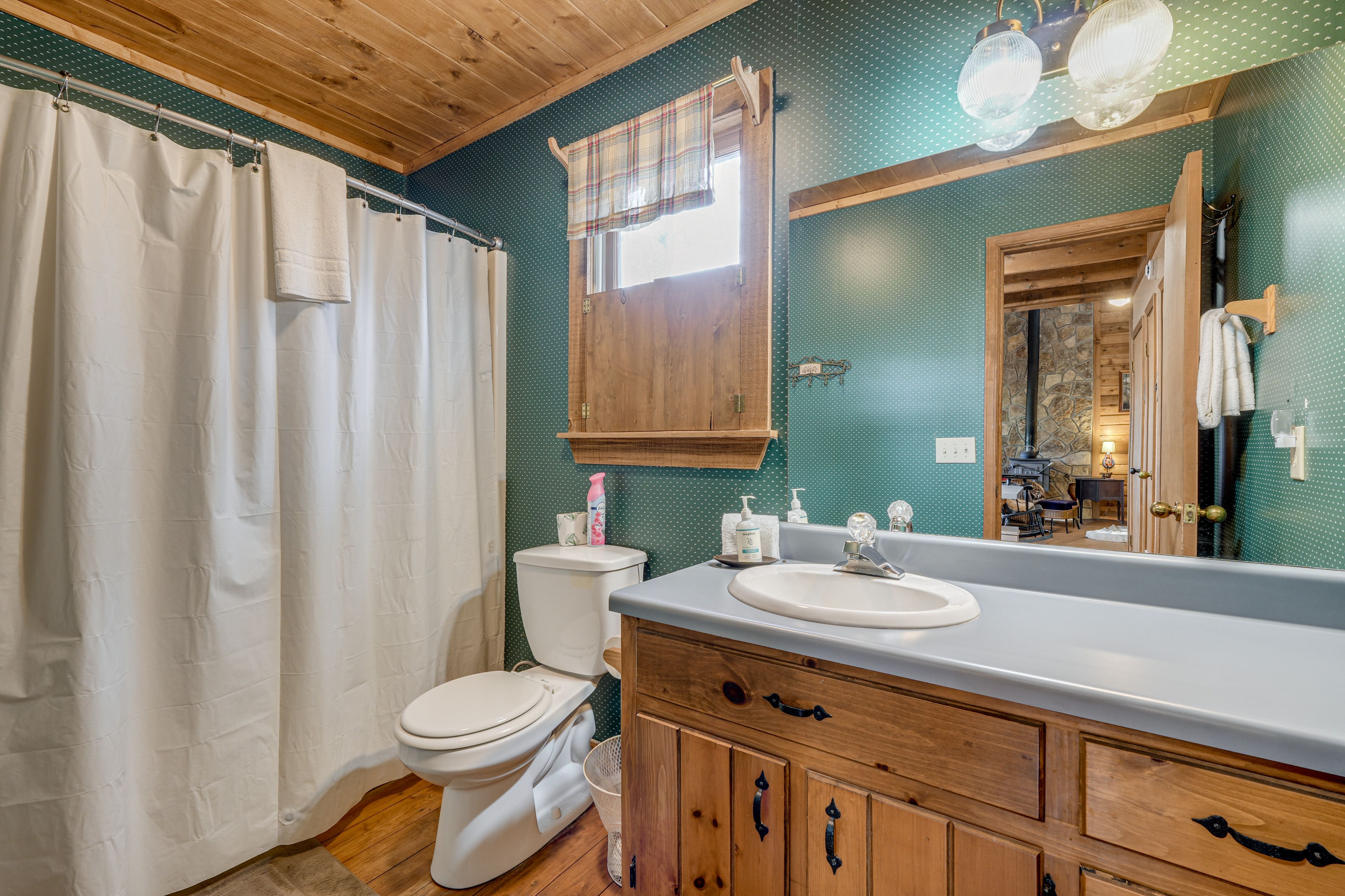 Full Bathroom | 1st Floor