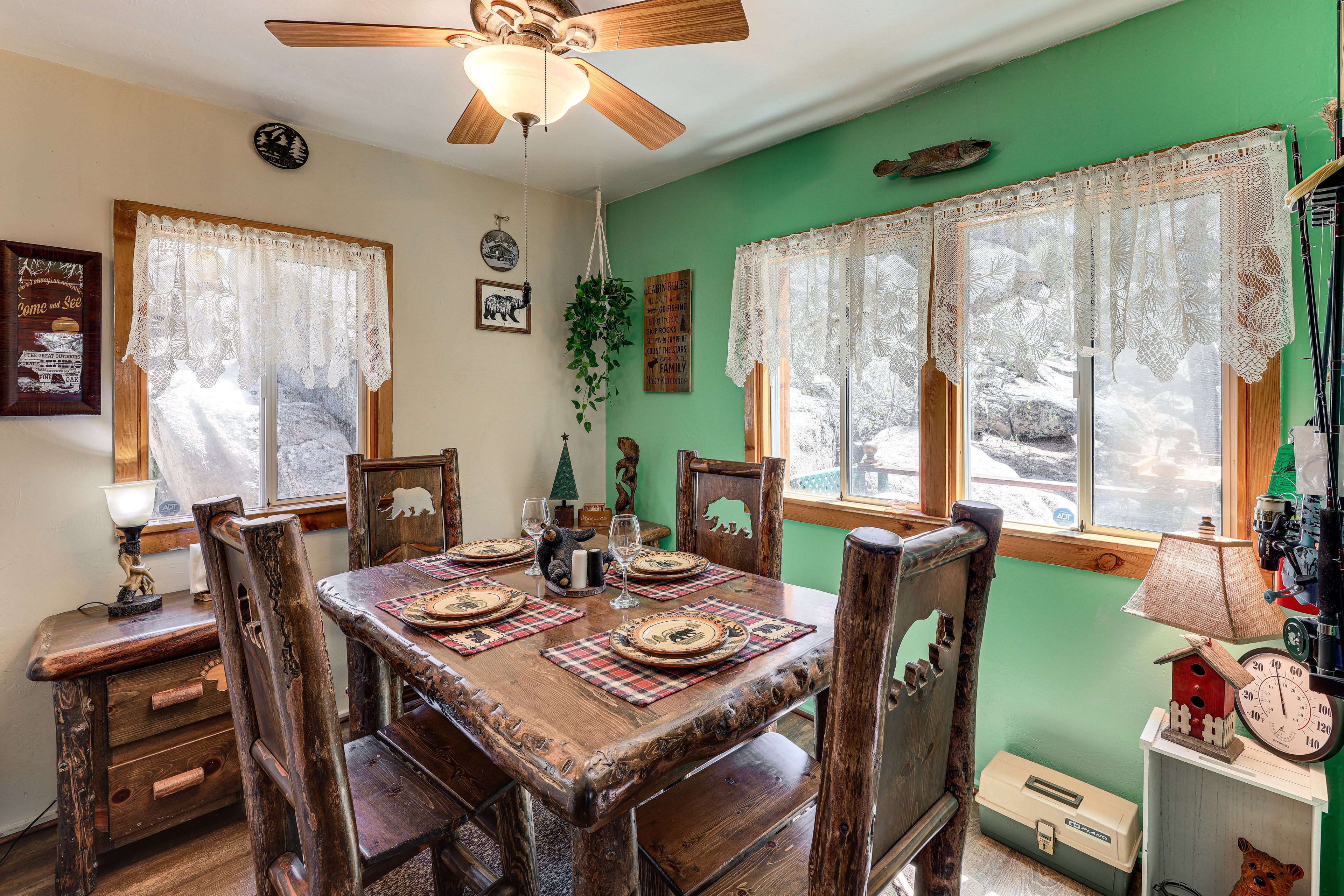 Property Interior | Single-Story Cabin