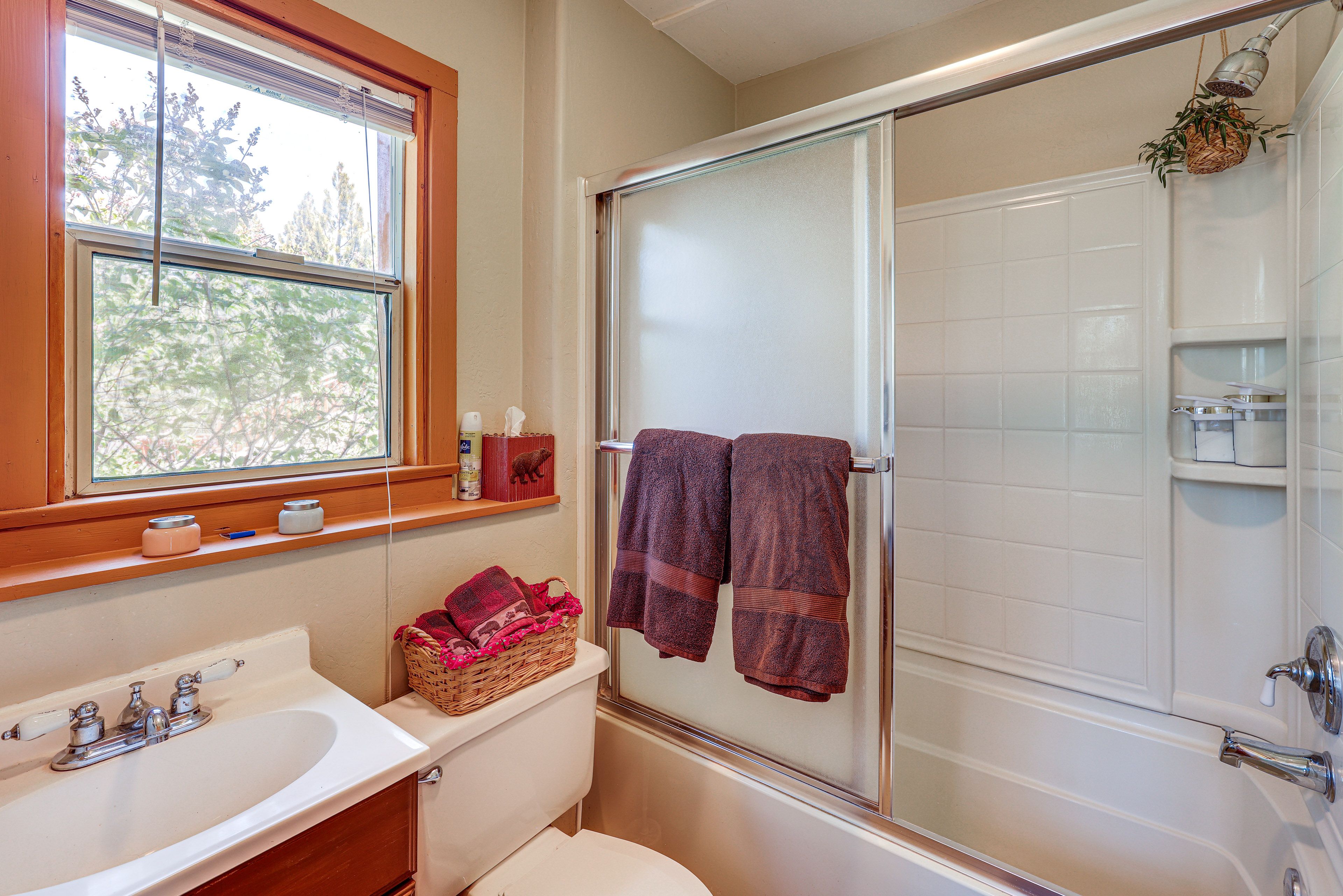 Full Bathroom | 1st Floor
