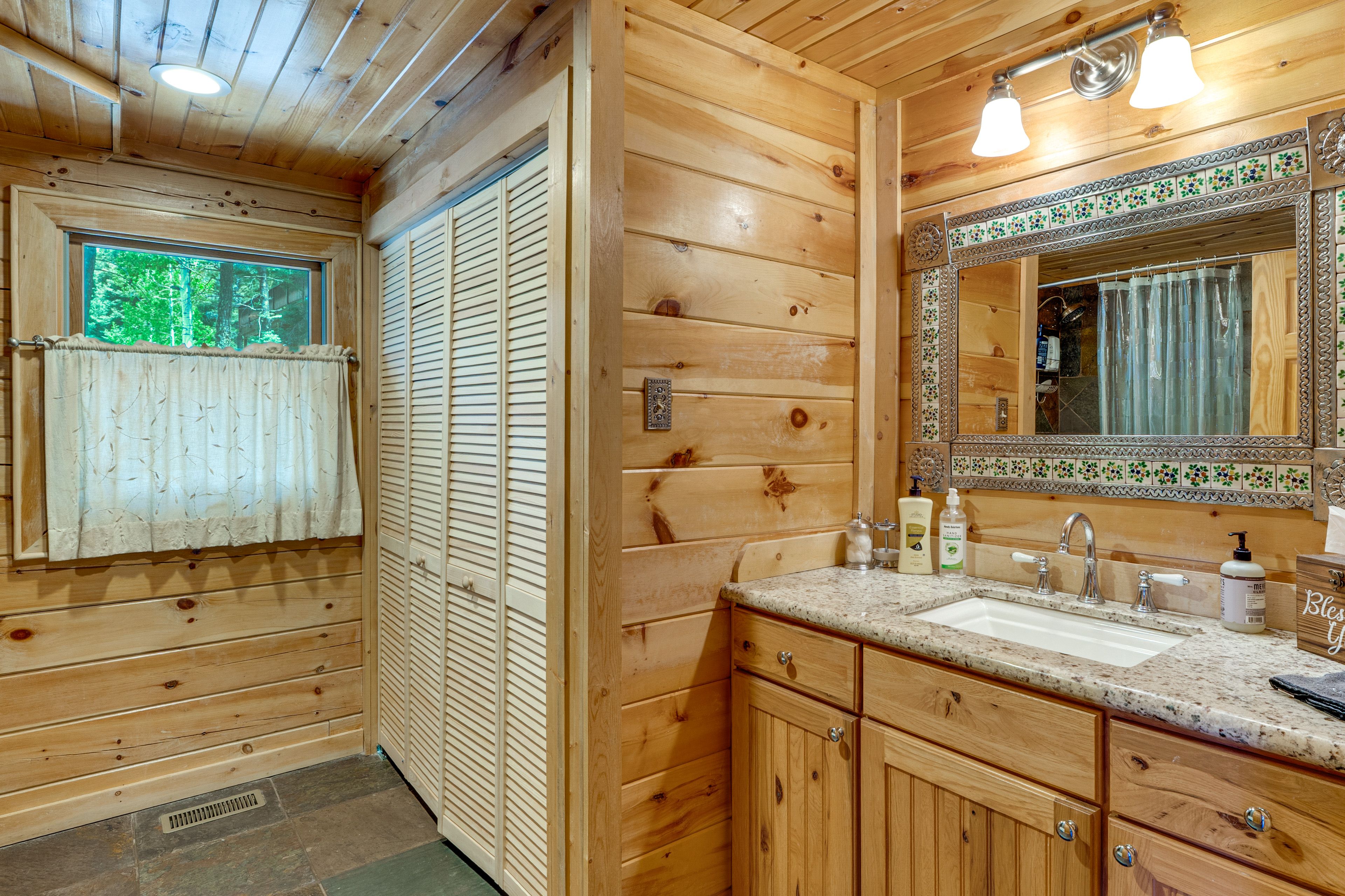 Full Bathroom | Main Level