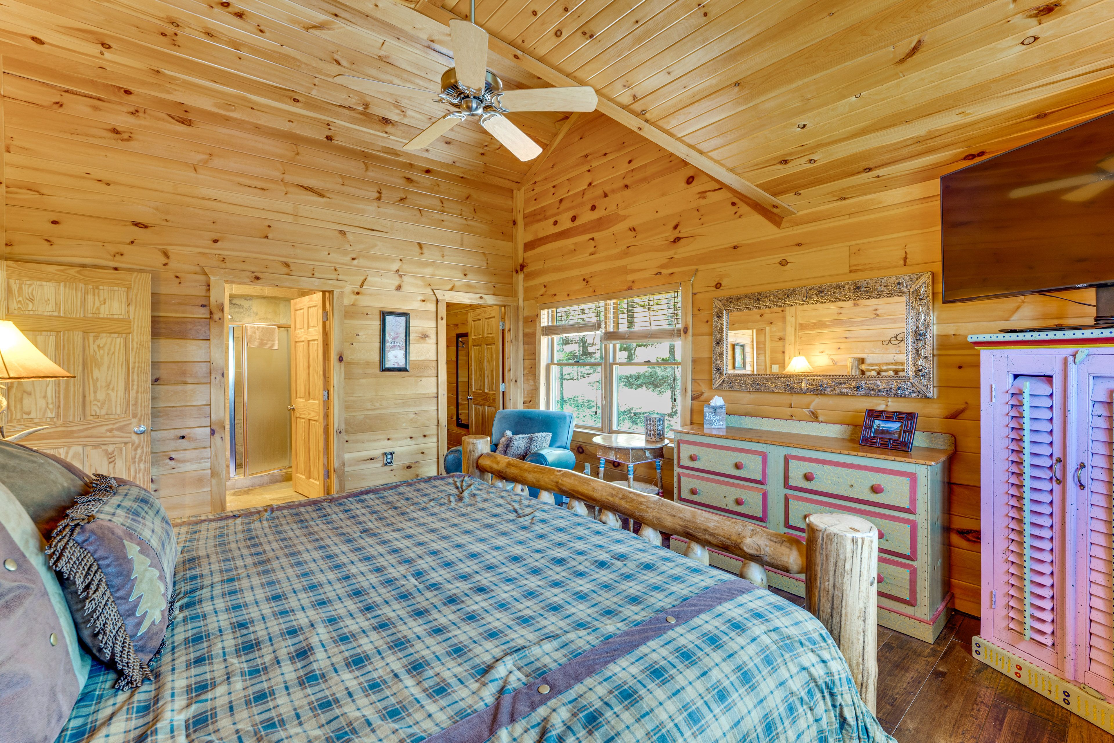Bedroom 1 | King Bed | Upper Level