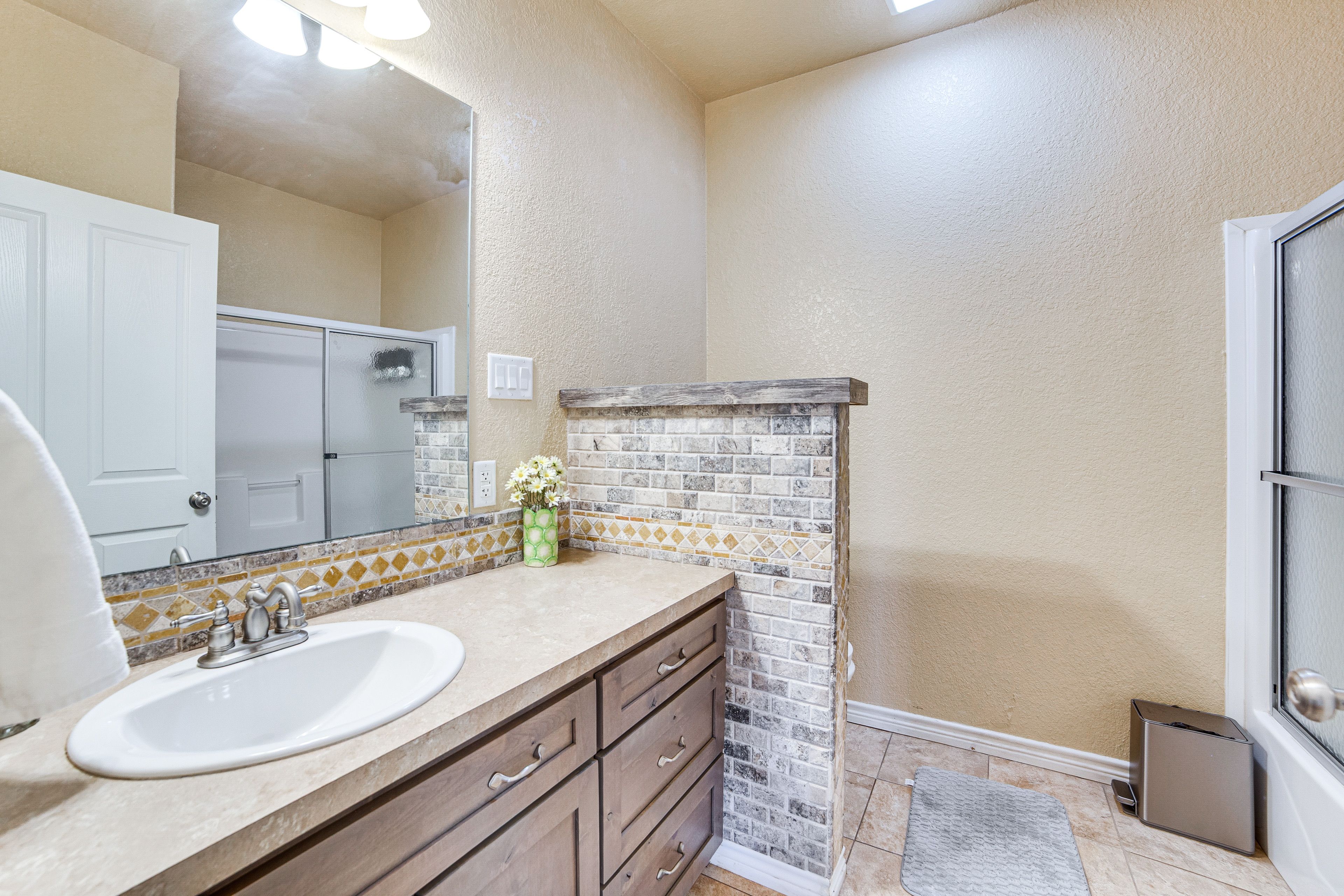 Full Bathroom | 1st Floor